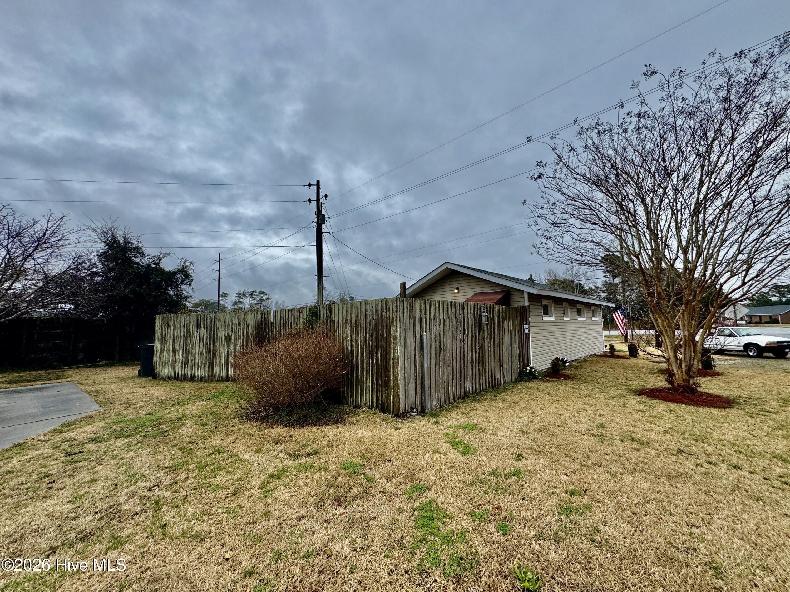 100 Earl Avenue Property Photo 8