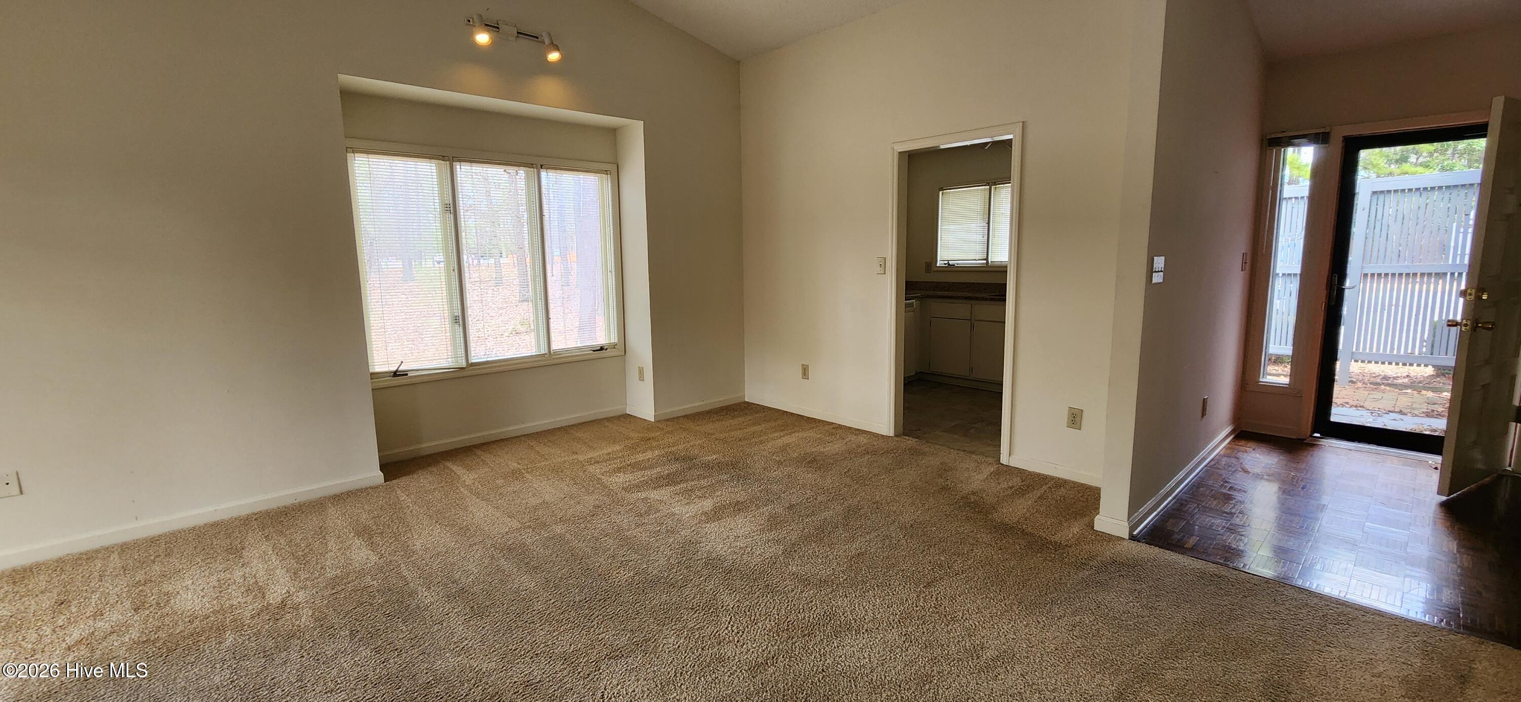 1904 Sherbrooke Circle Property Photo 3
