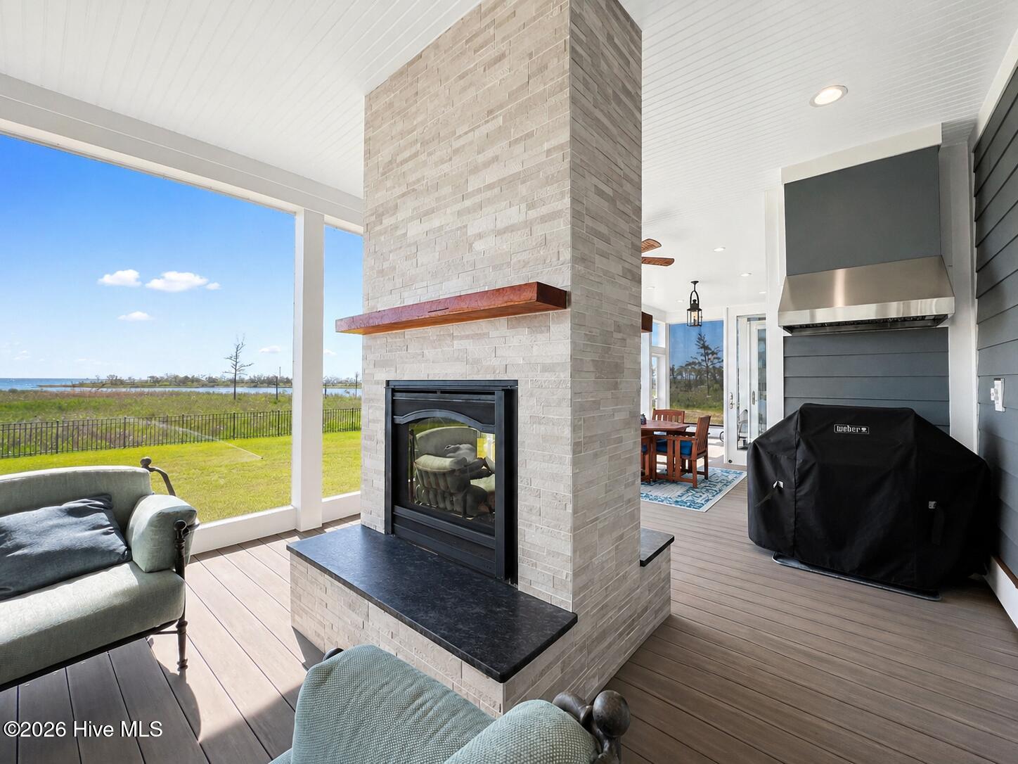 76 Soundside Drive Property Photo 6