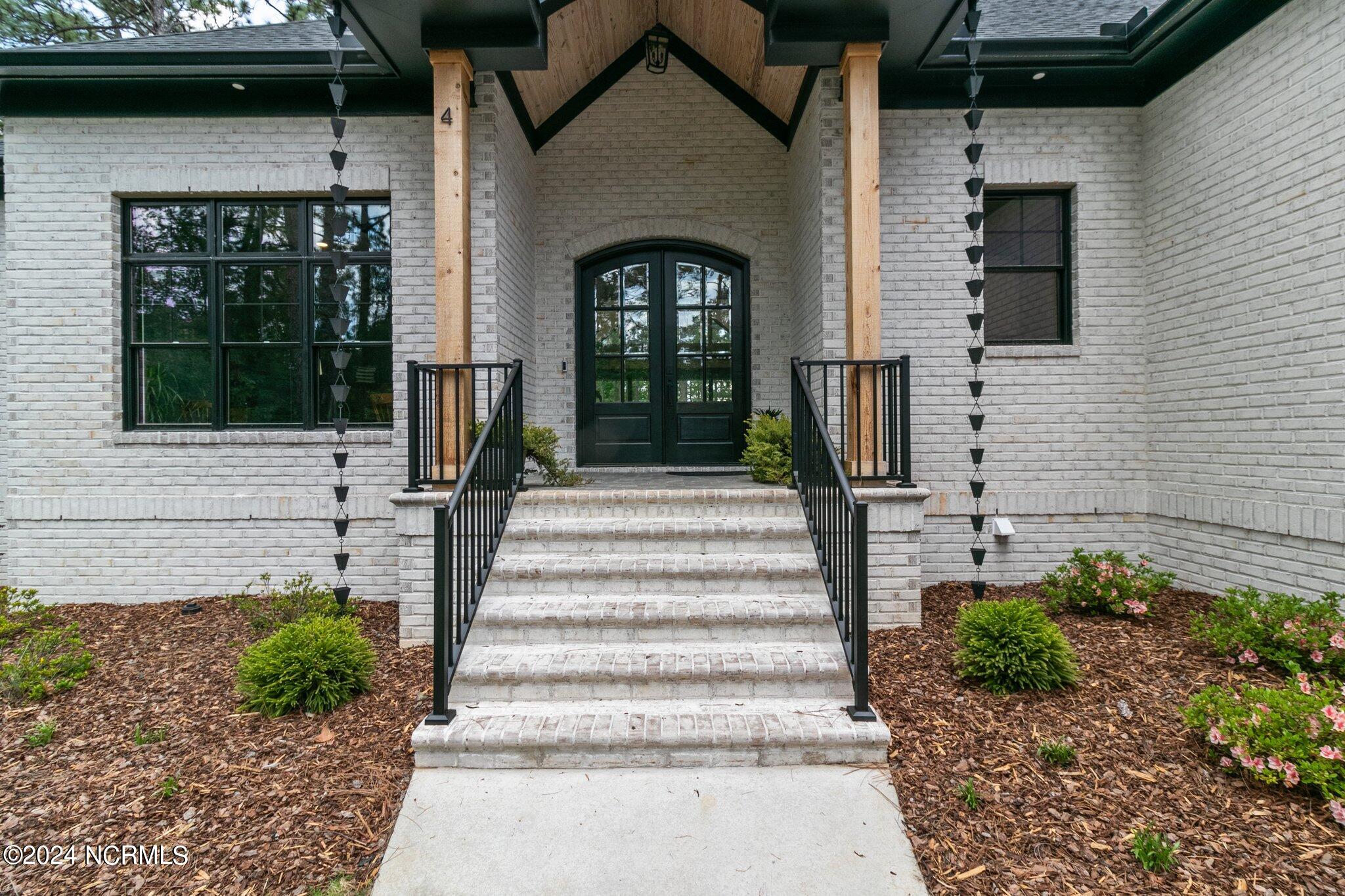 4 Kenilwood Court Property Photo 1