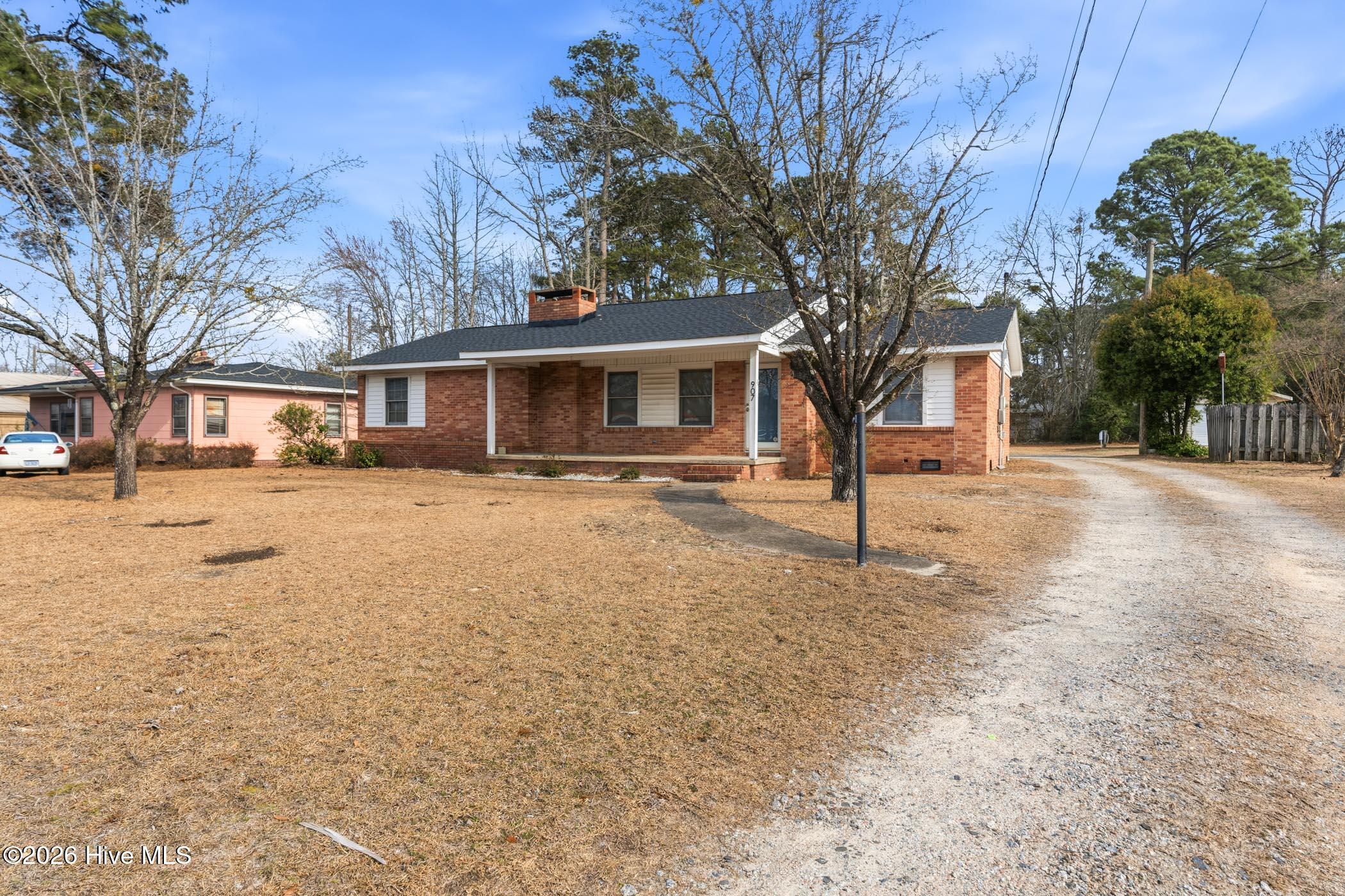 907 Thomas Street Property Photo 4