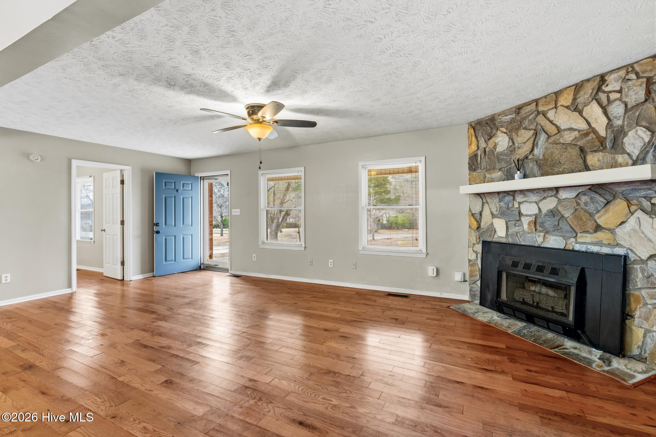 907 Thomas Street Property Photo 6