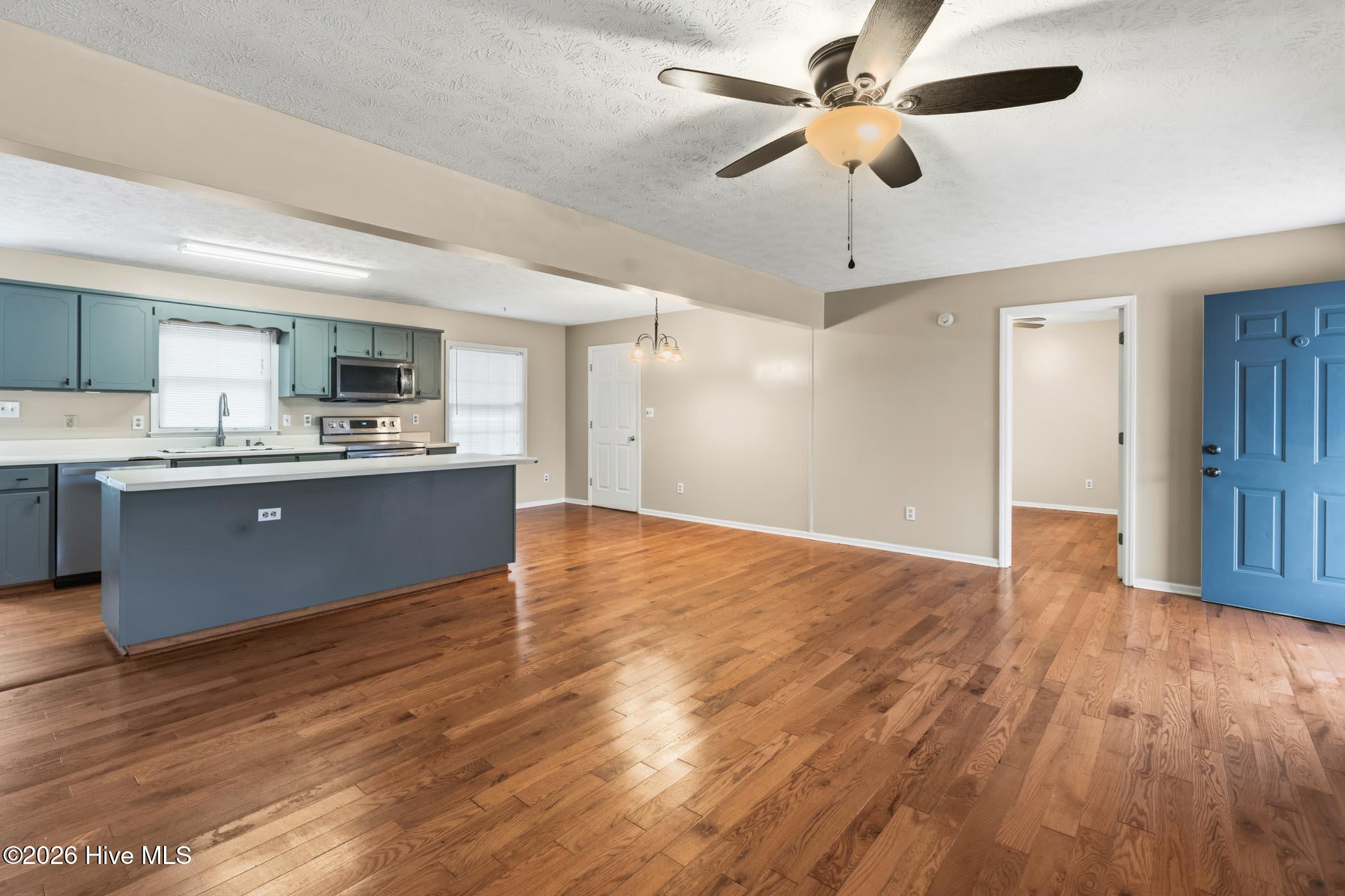 907 Thomas Street Property Photo 7