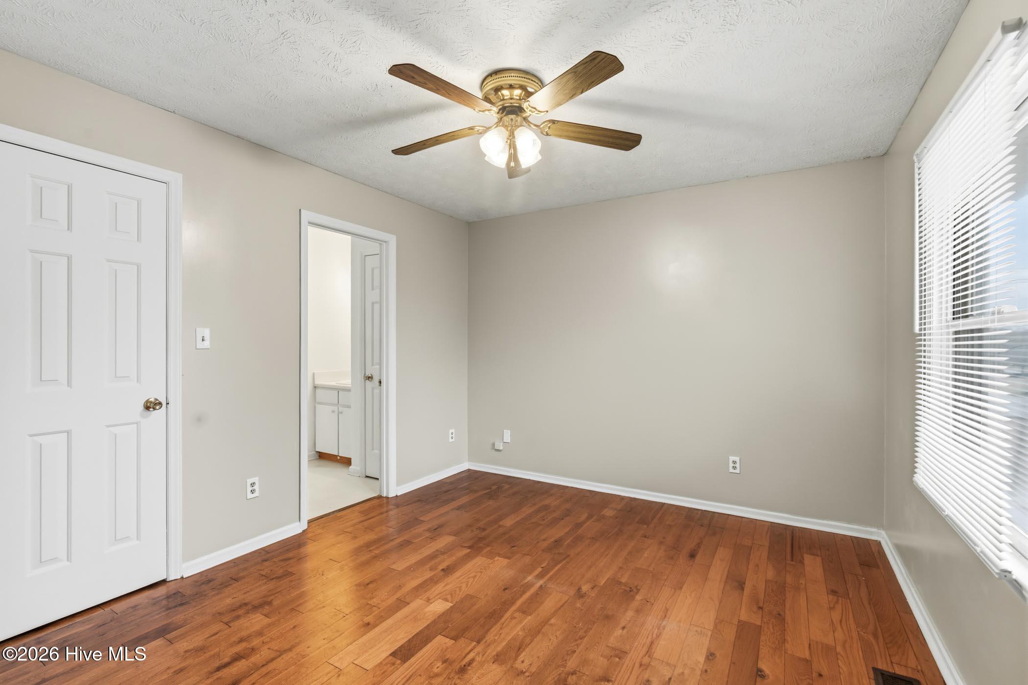 907 Thomas Street Property Photo 11