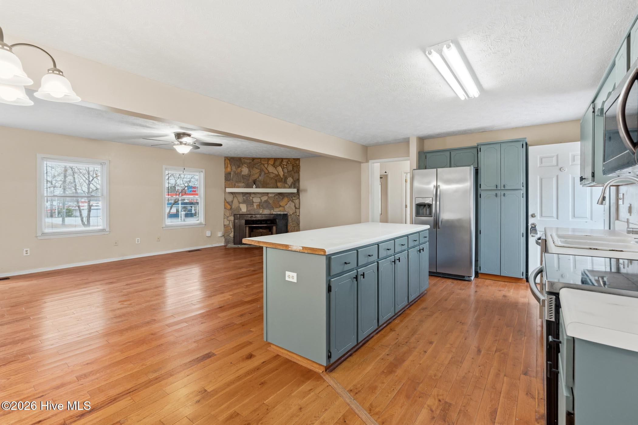 907 Thomas Street Property Photo 12