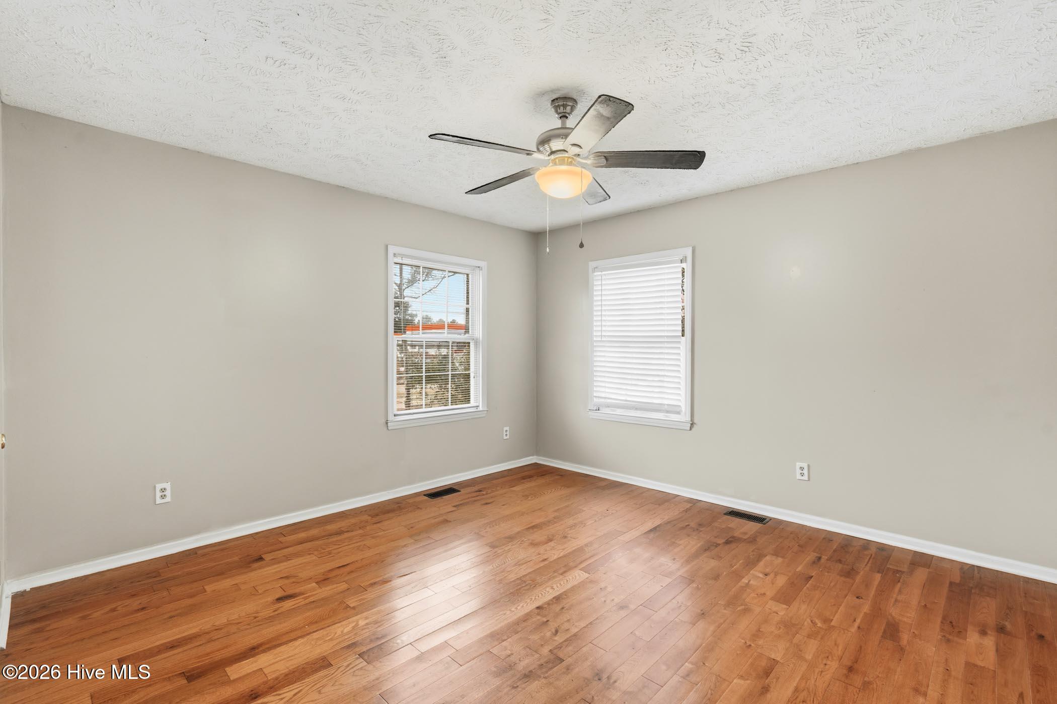 907 Thomas Street Property Photo 14