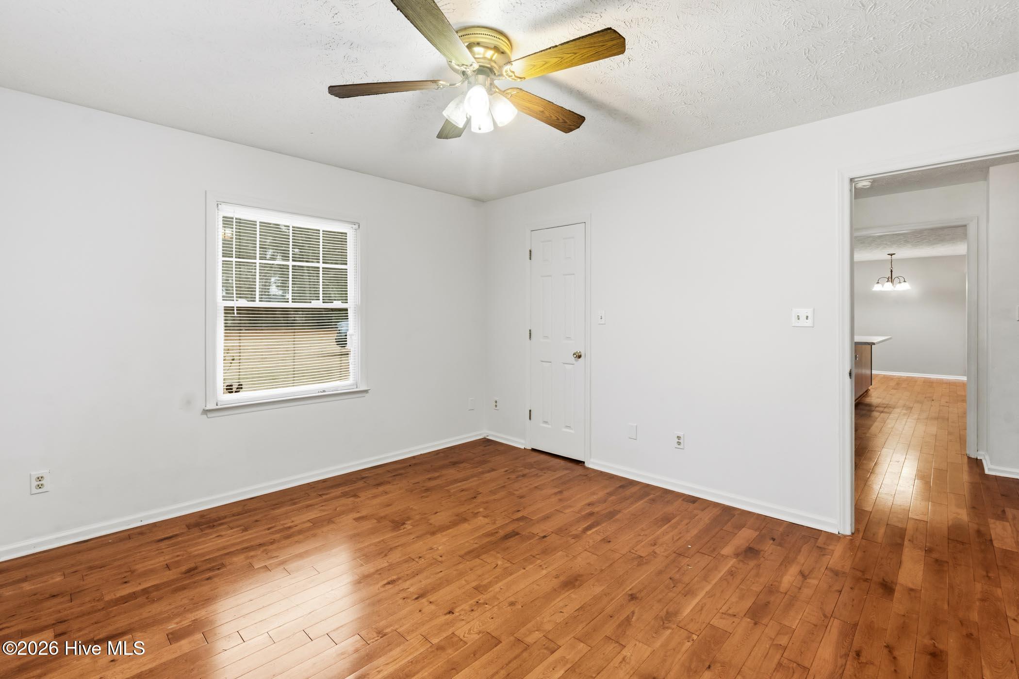 907 Thomas Street Property Photo 16