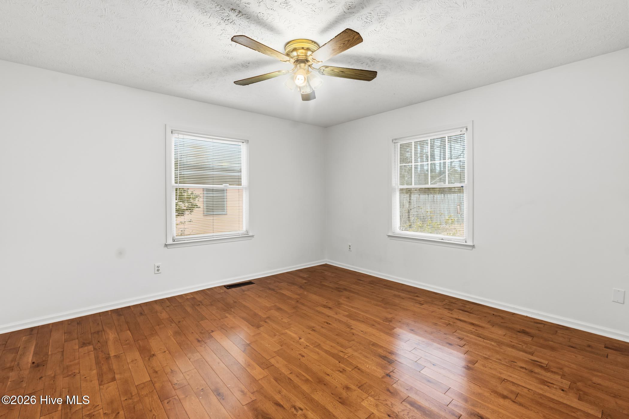 907 Thomas Street Property Photo 17