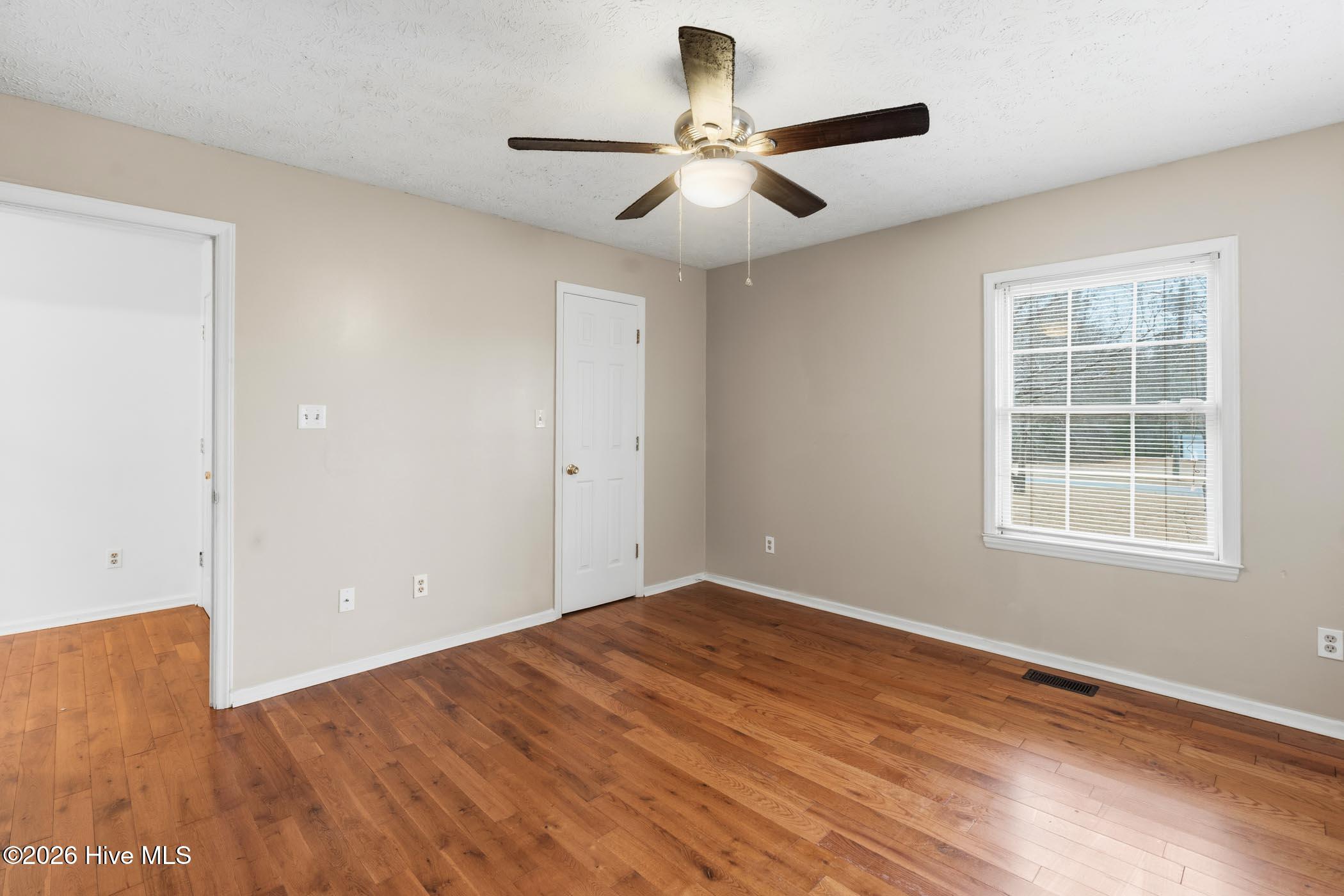 907 Thomas Street Property Photo 18