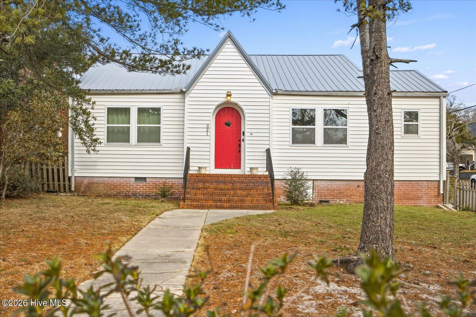221 Northern Boulevard Property Photo 1