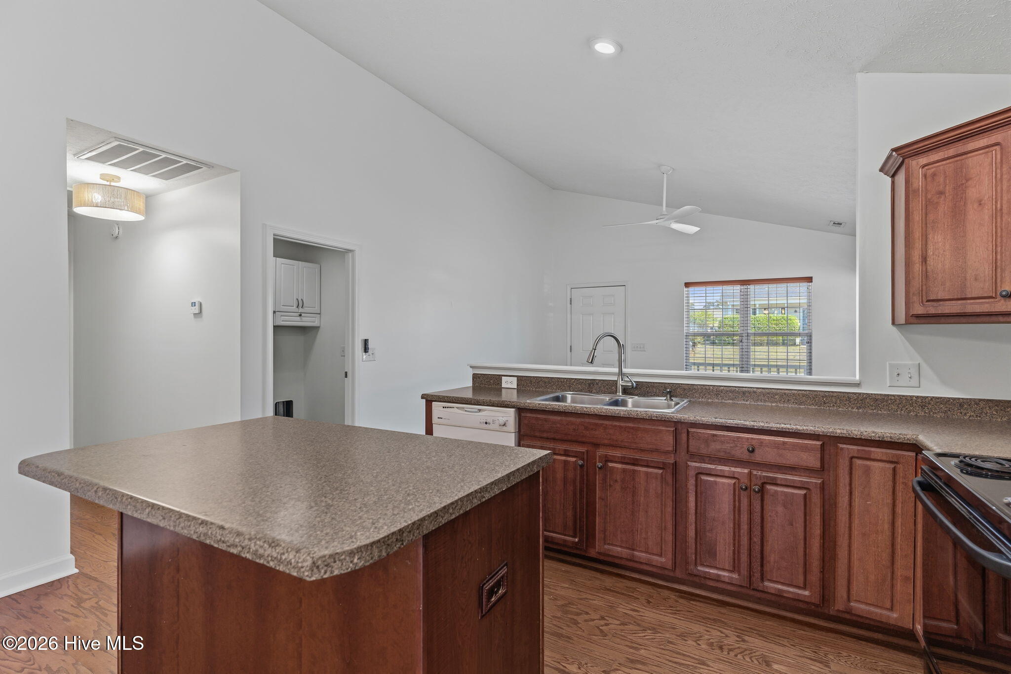 5014 N Hampton Drive Se Property Photo 29