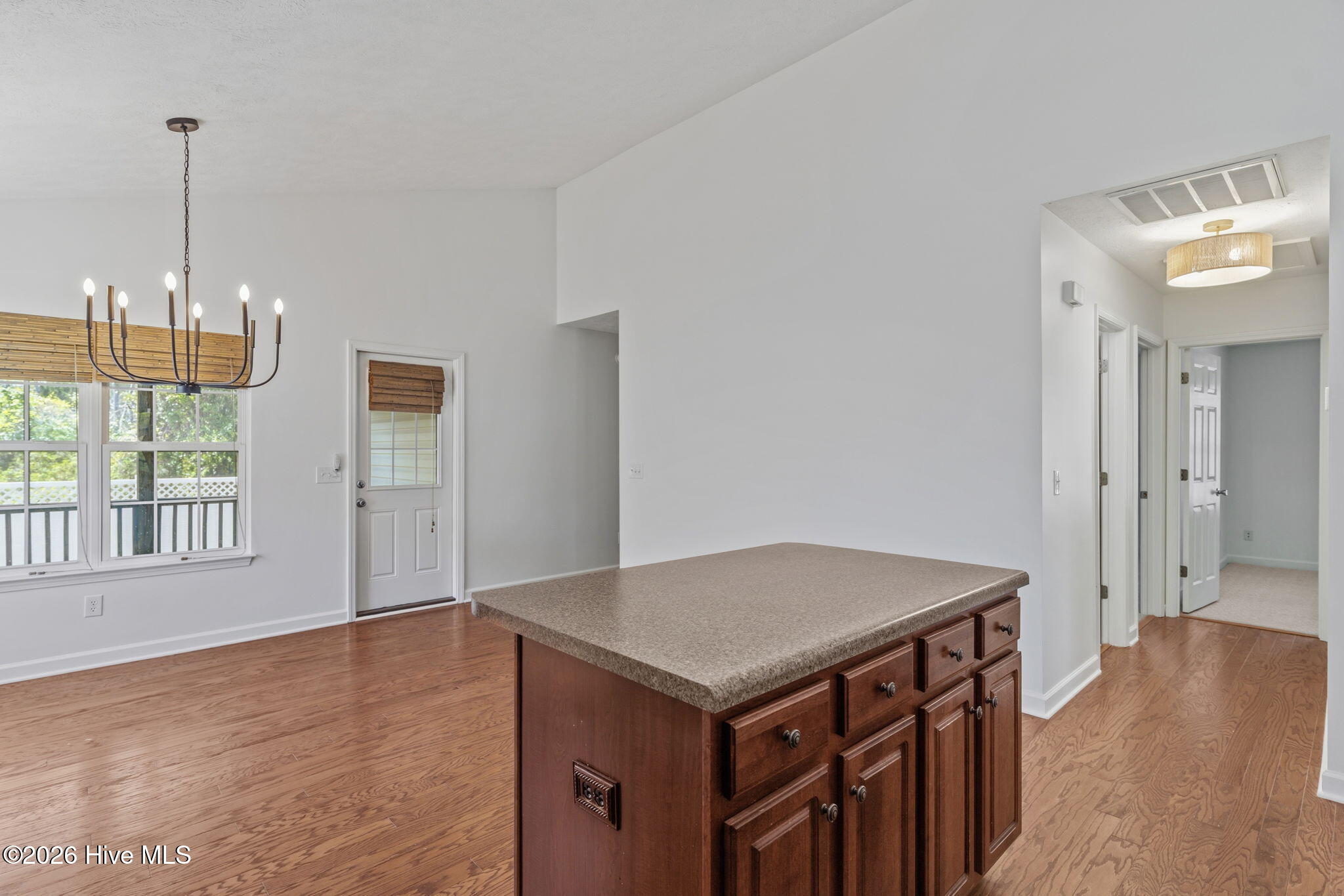 5014 N Hampton Drive Se Property Photo 31