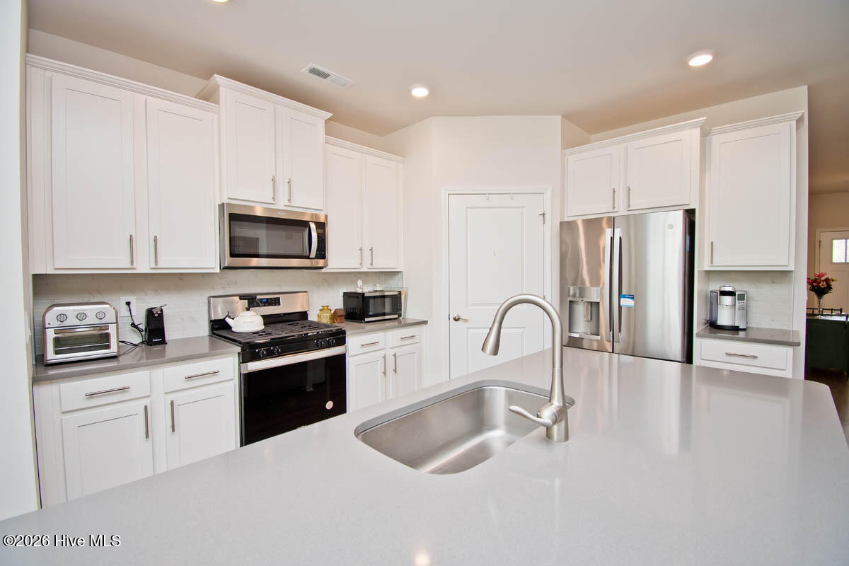 1001 Alizarin Lane Property Photo 14