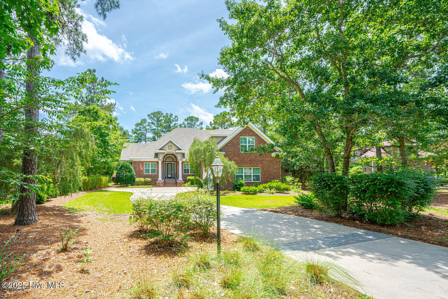 545 Gladstone Circle Sw Property Photo 3