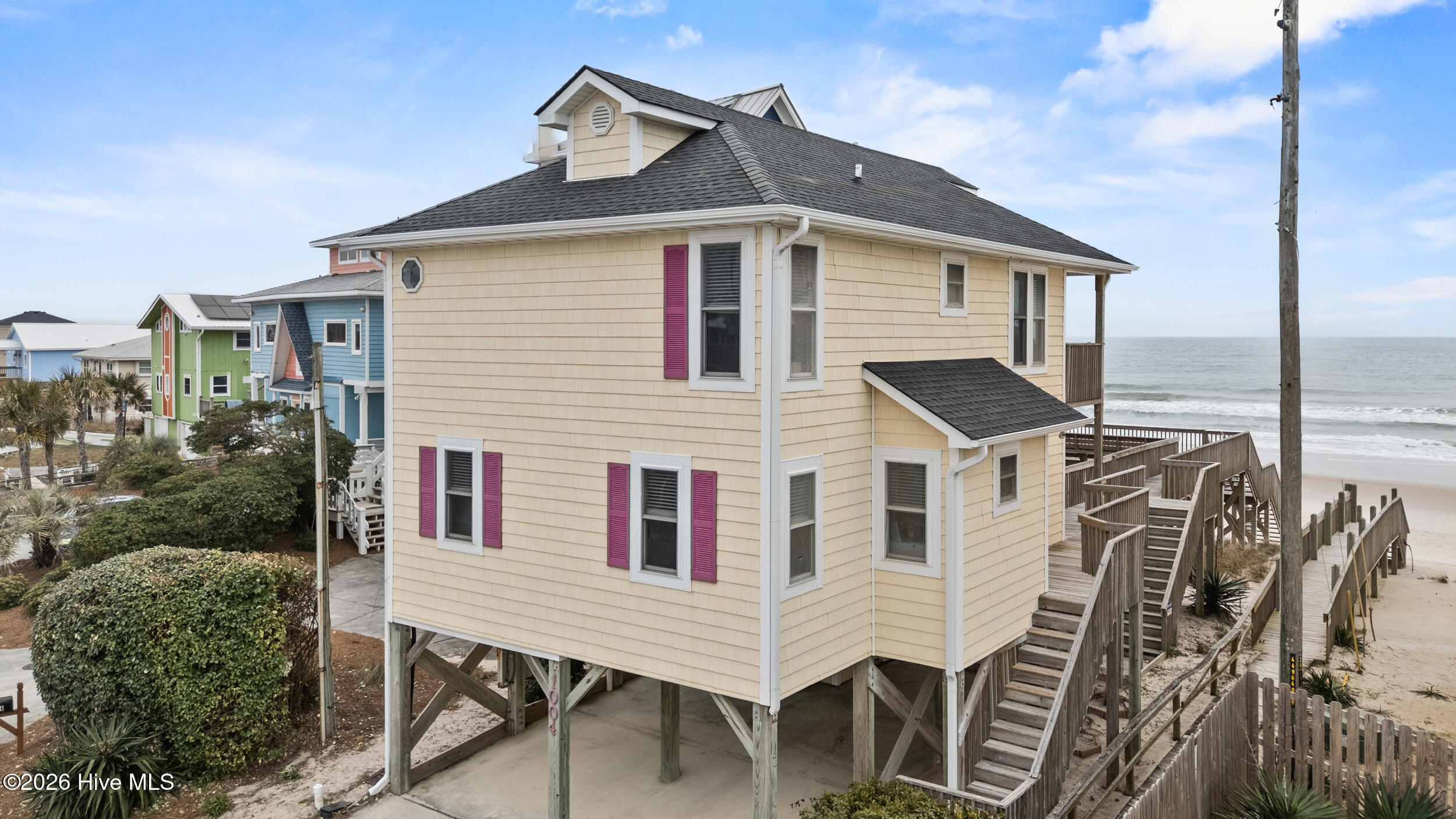 1004 N Shore Drive Property Photo 1