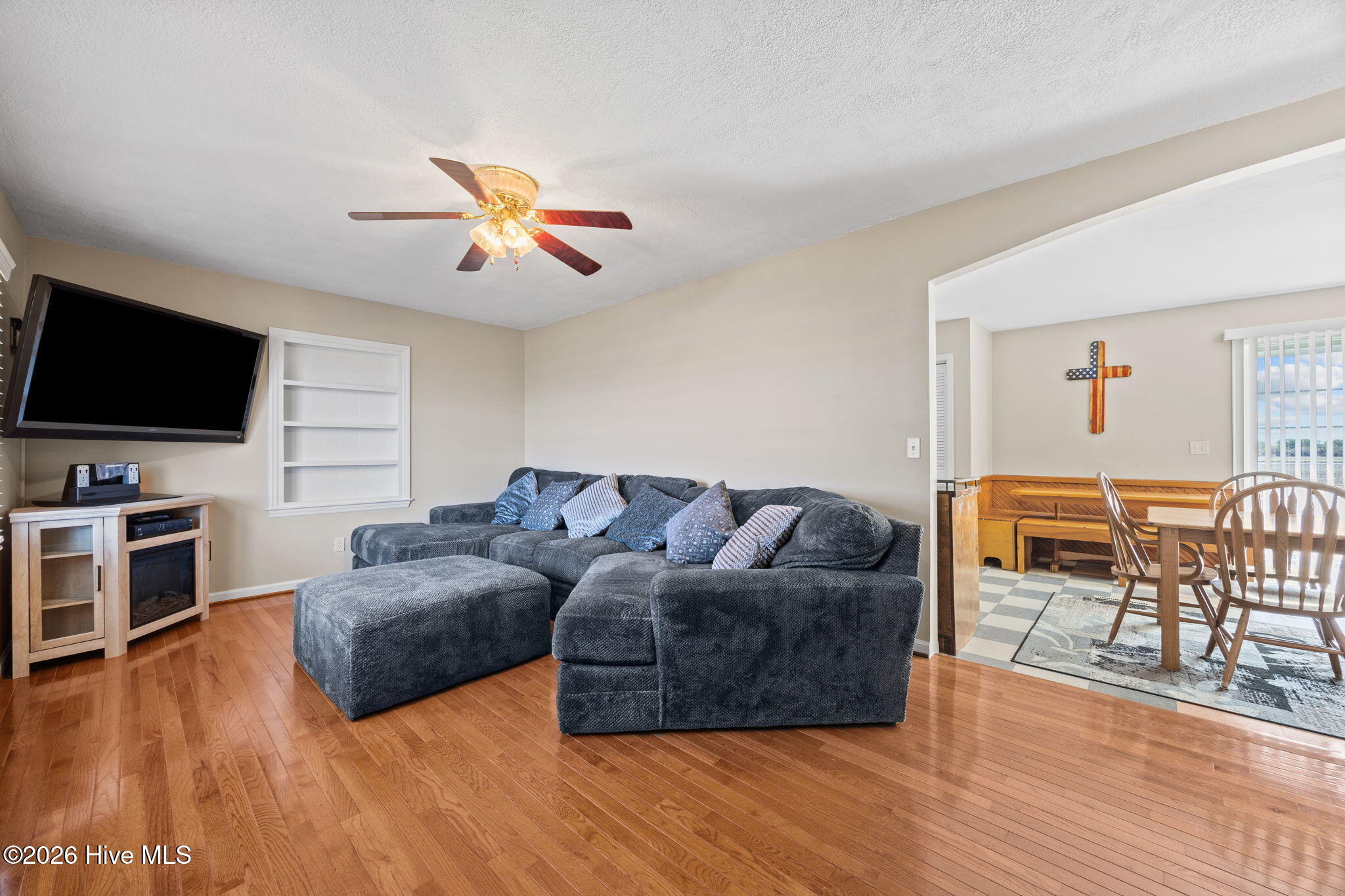 2575 White Plains Road Property Photo 3