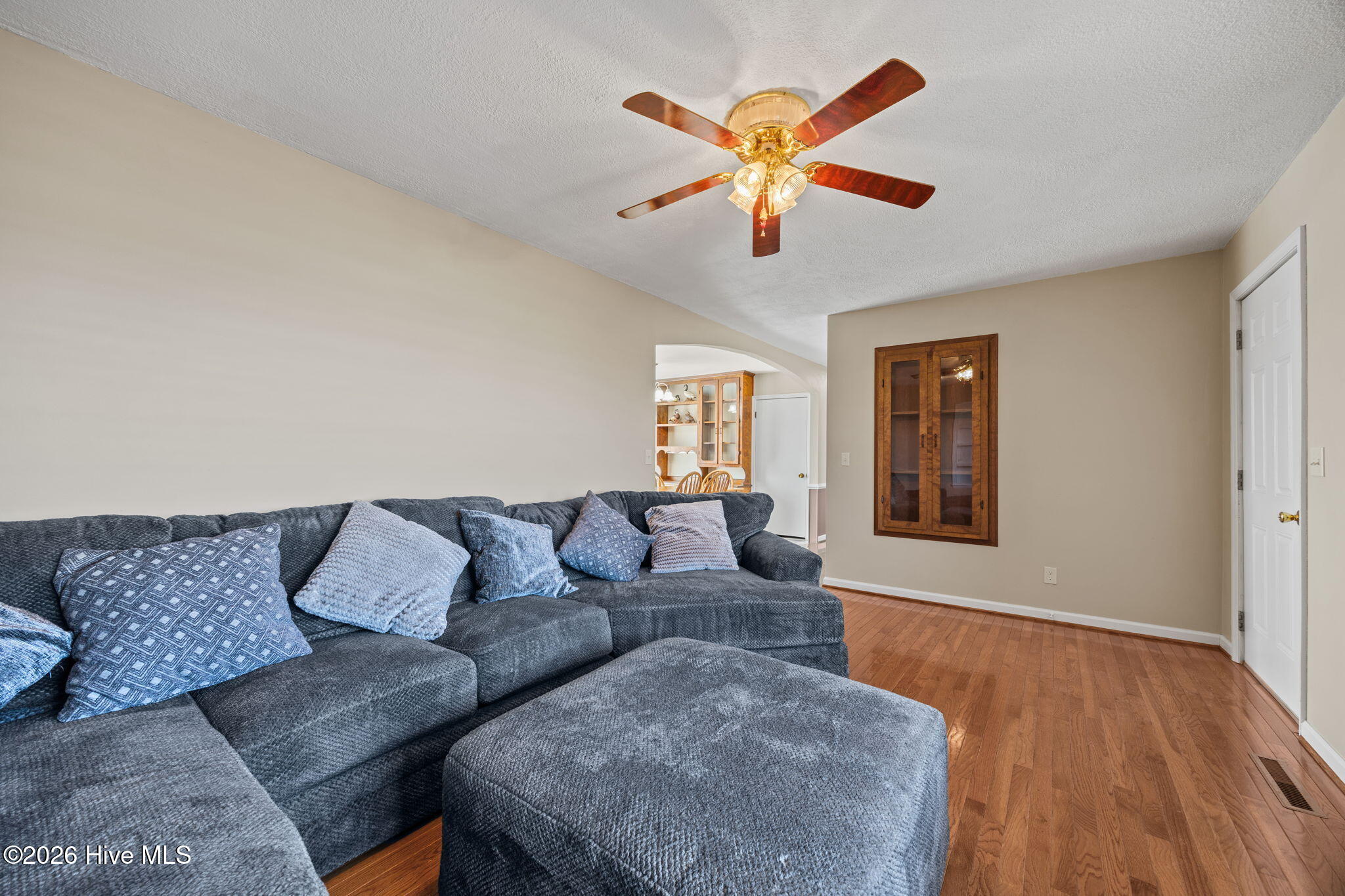 2575 White Plains Road Property Photo 8