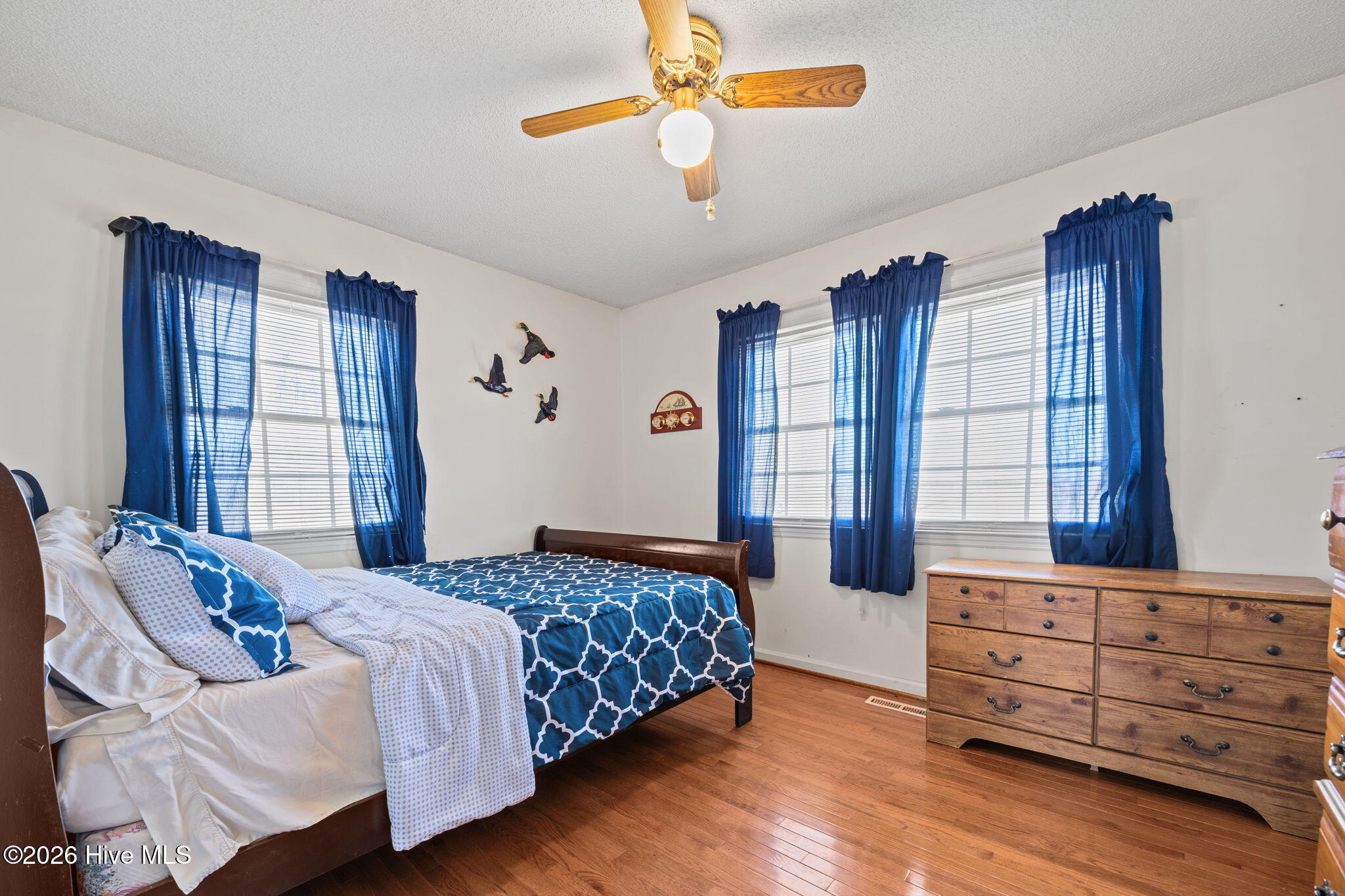 2575 White Plains Road Property Photo 15