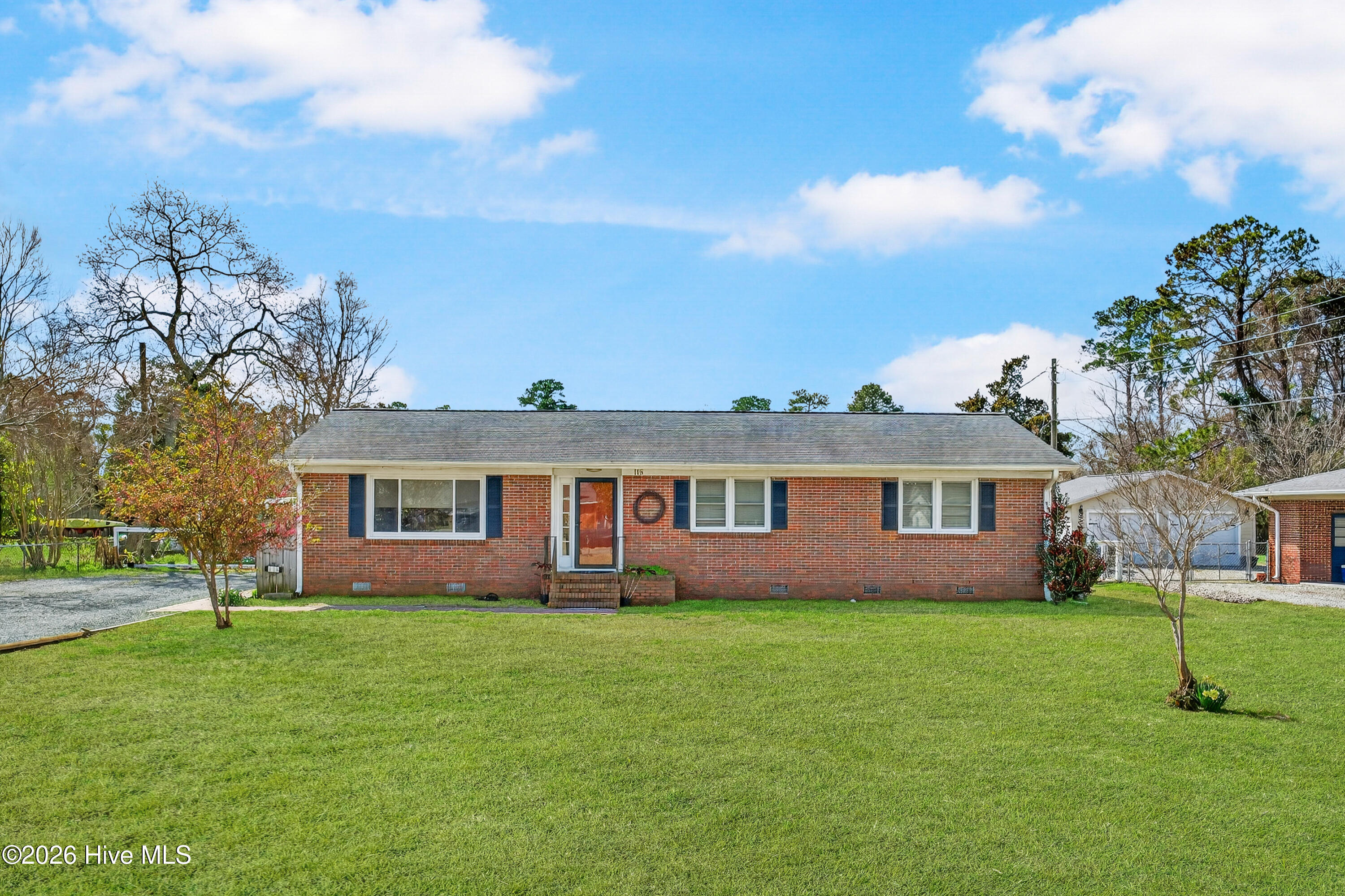 118 Jamaica Drive Property Photo 1