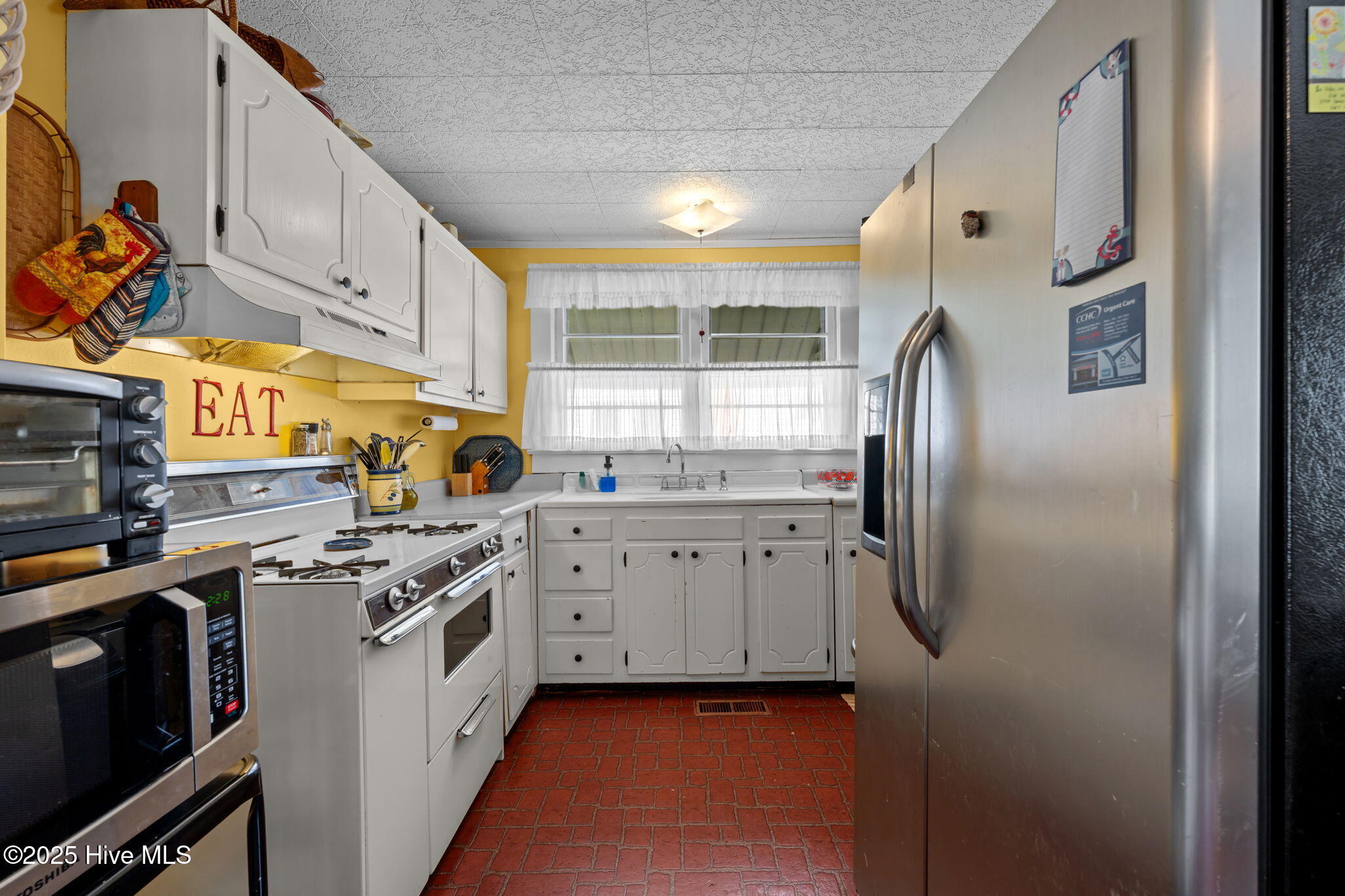 506 Broad Street Property Photo 8