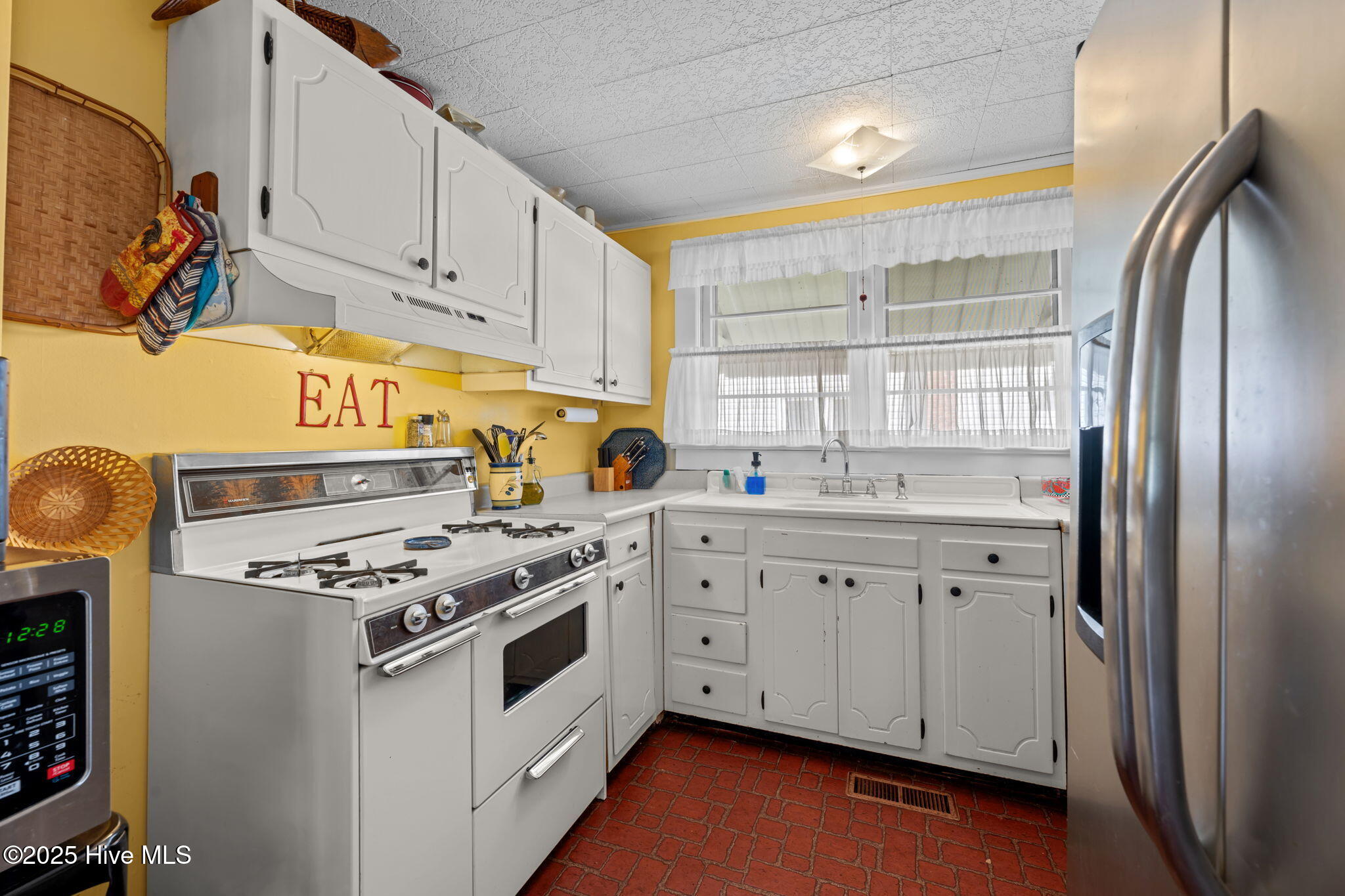506 Broad Street Property Photo 10