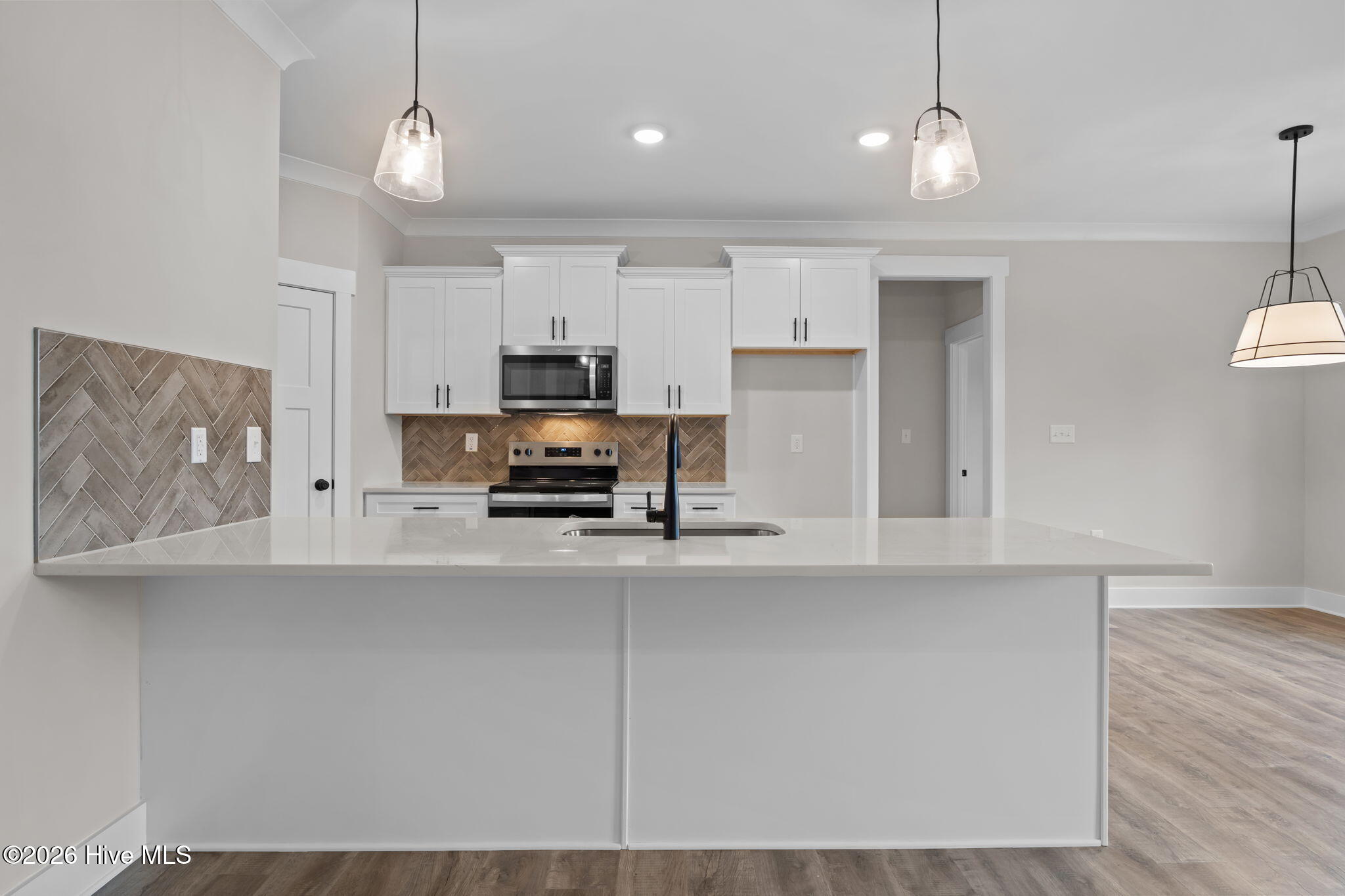 7507 Squirrel Den Road Property Photo 5