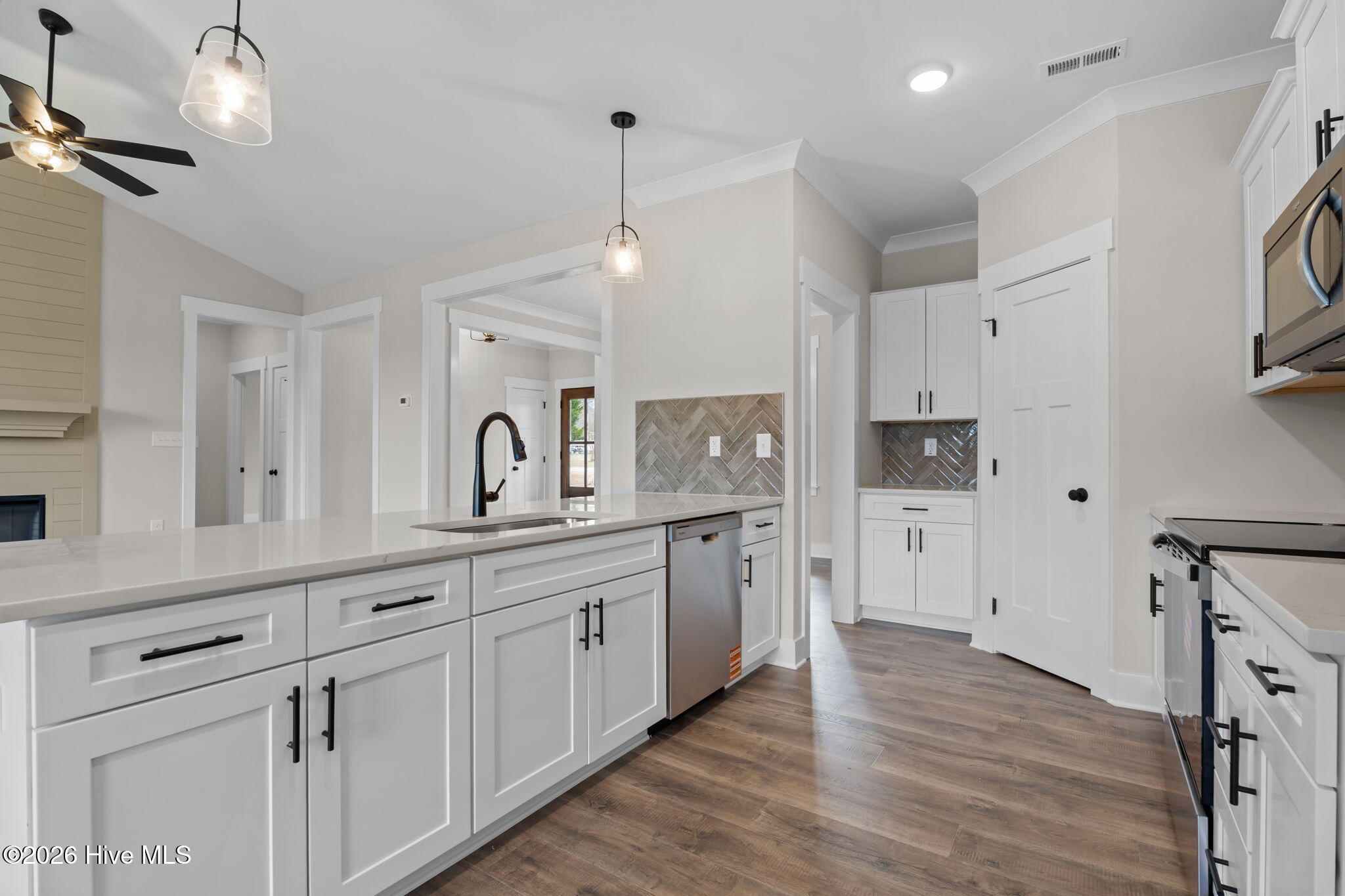 7507 Squirrel Den Road Property Photo 6