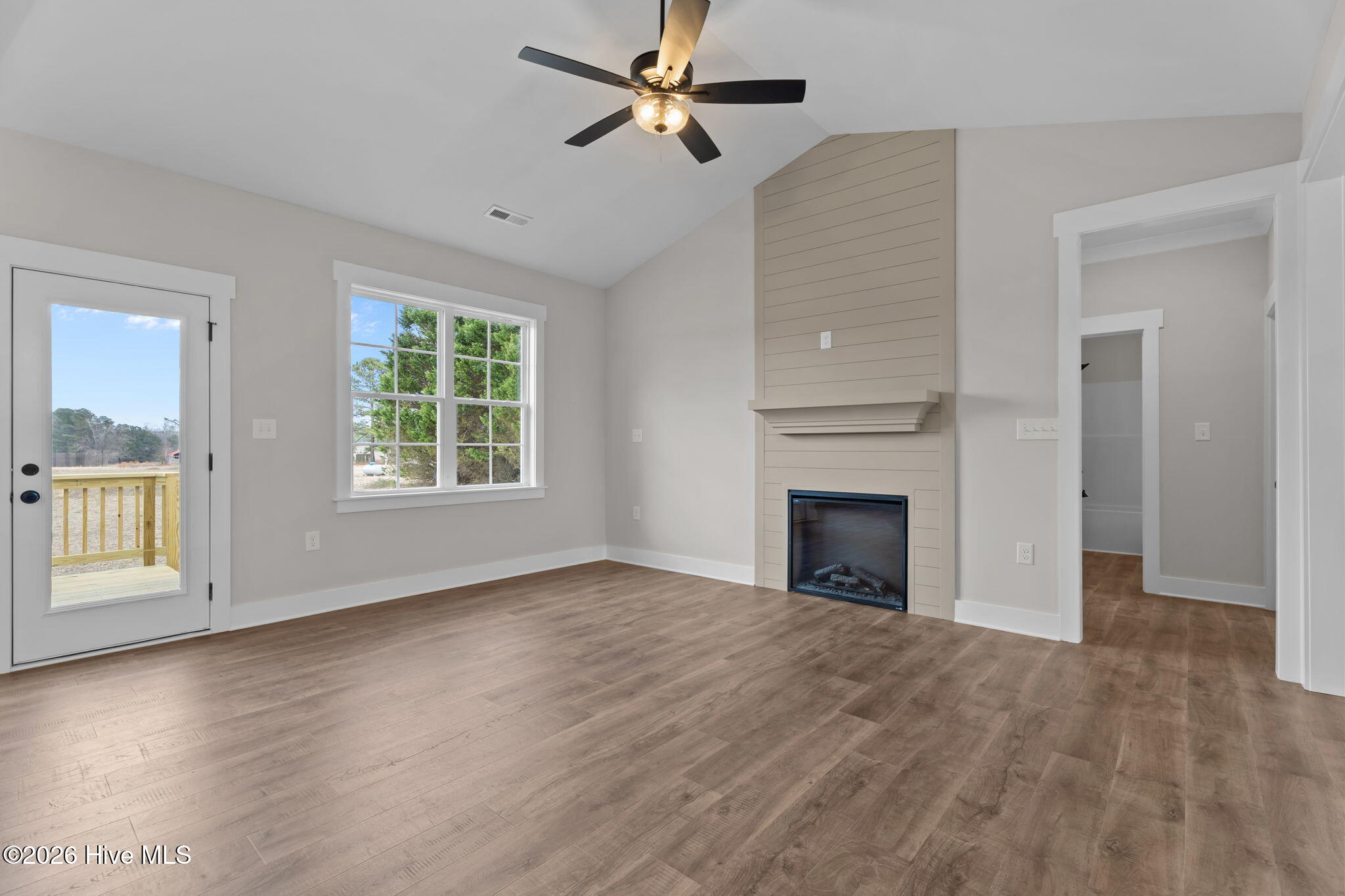 7507 Squirrel Den Road Property Photo 9