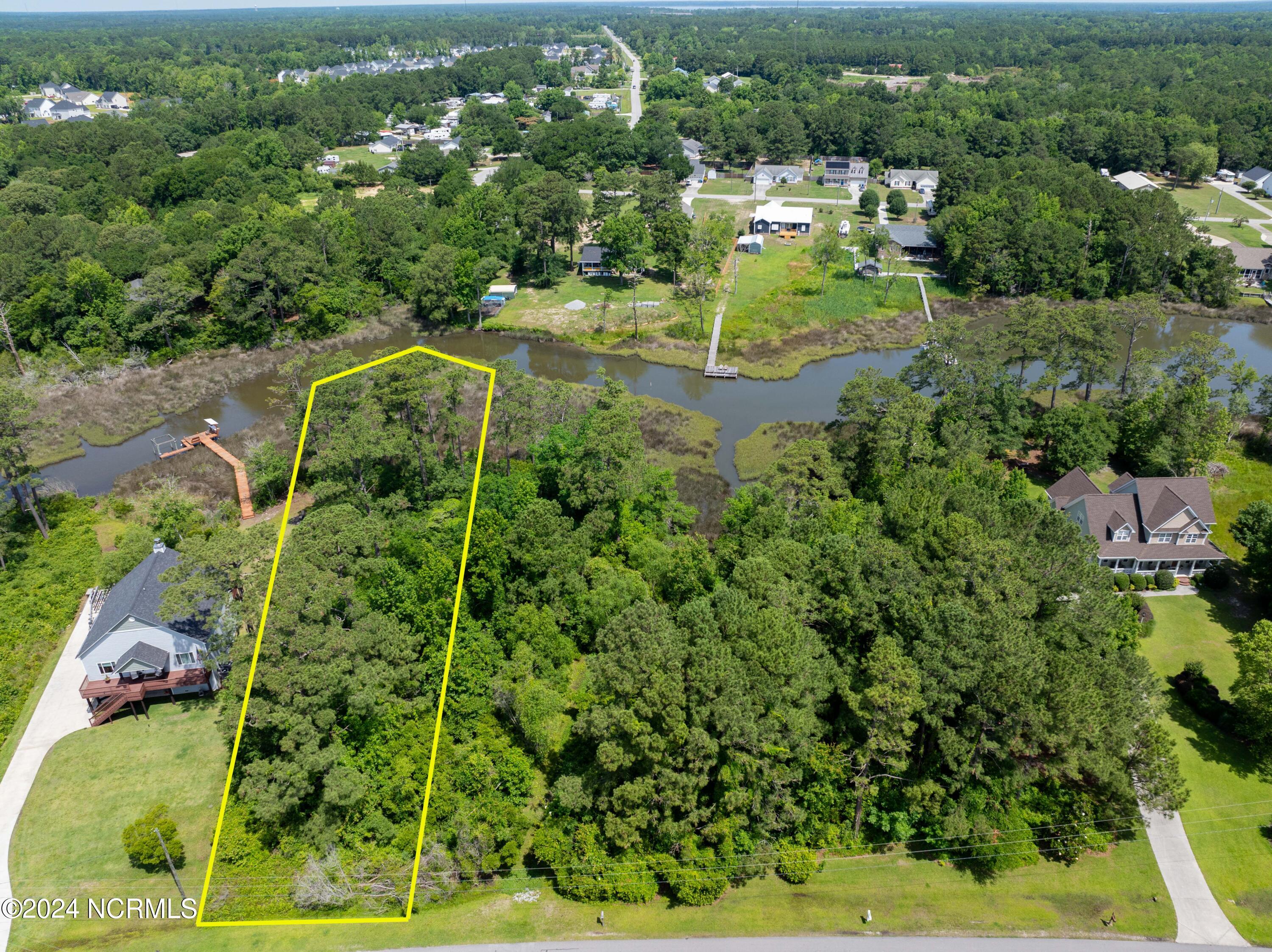 327 Chadwick Shores Drive Property Photo 17