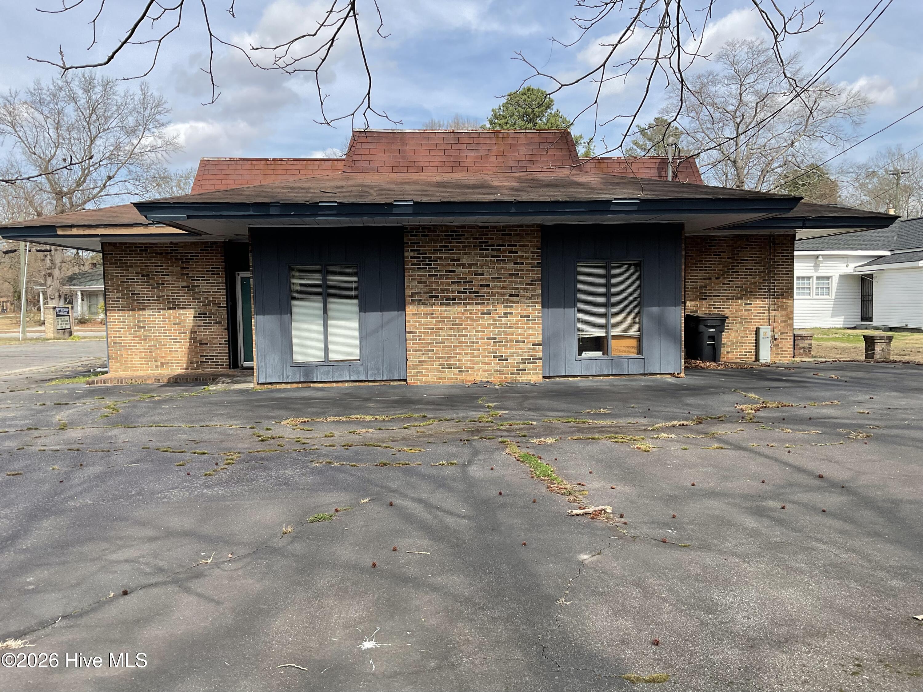 1011 W Thomas Street Property Photo 3