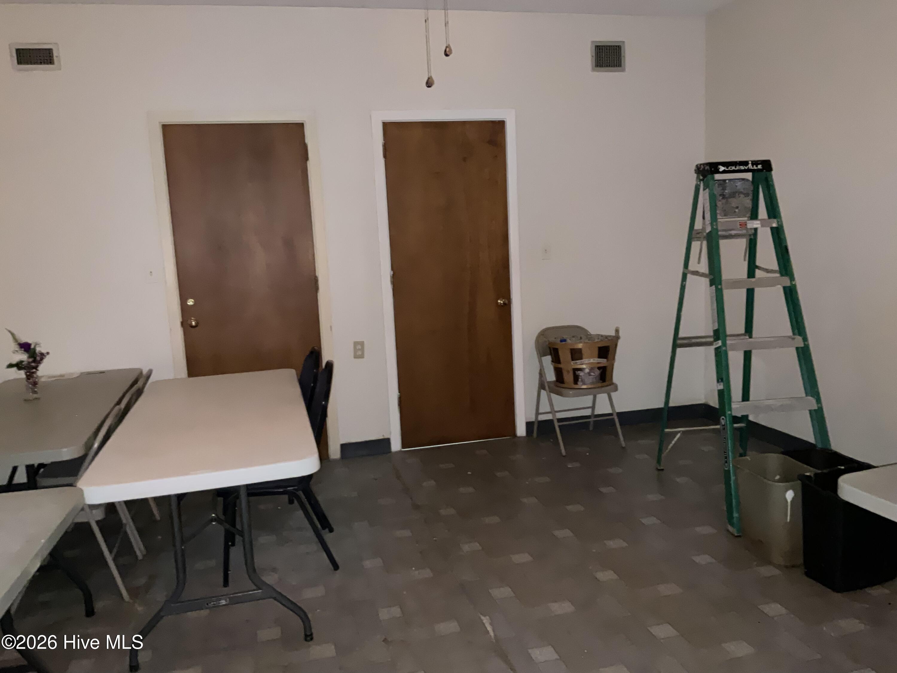 1011 W Thomas Street Property Photo 7
