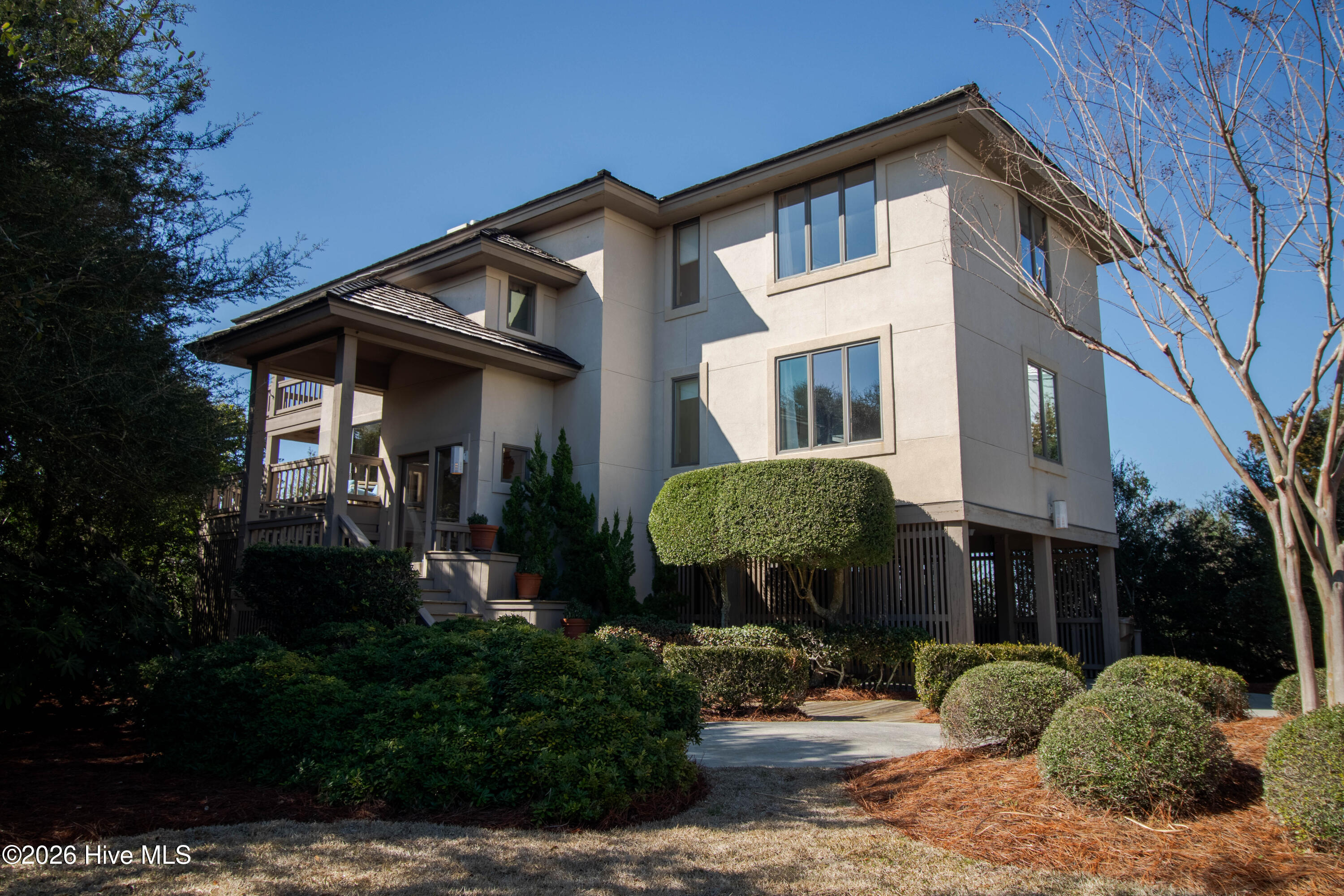 403 Beach Road N Property Photo 1