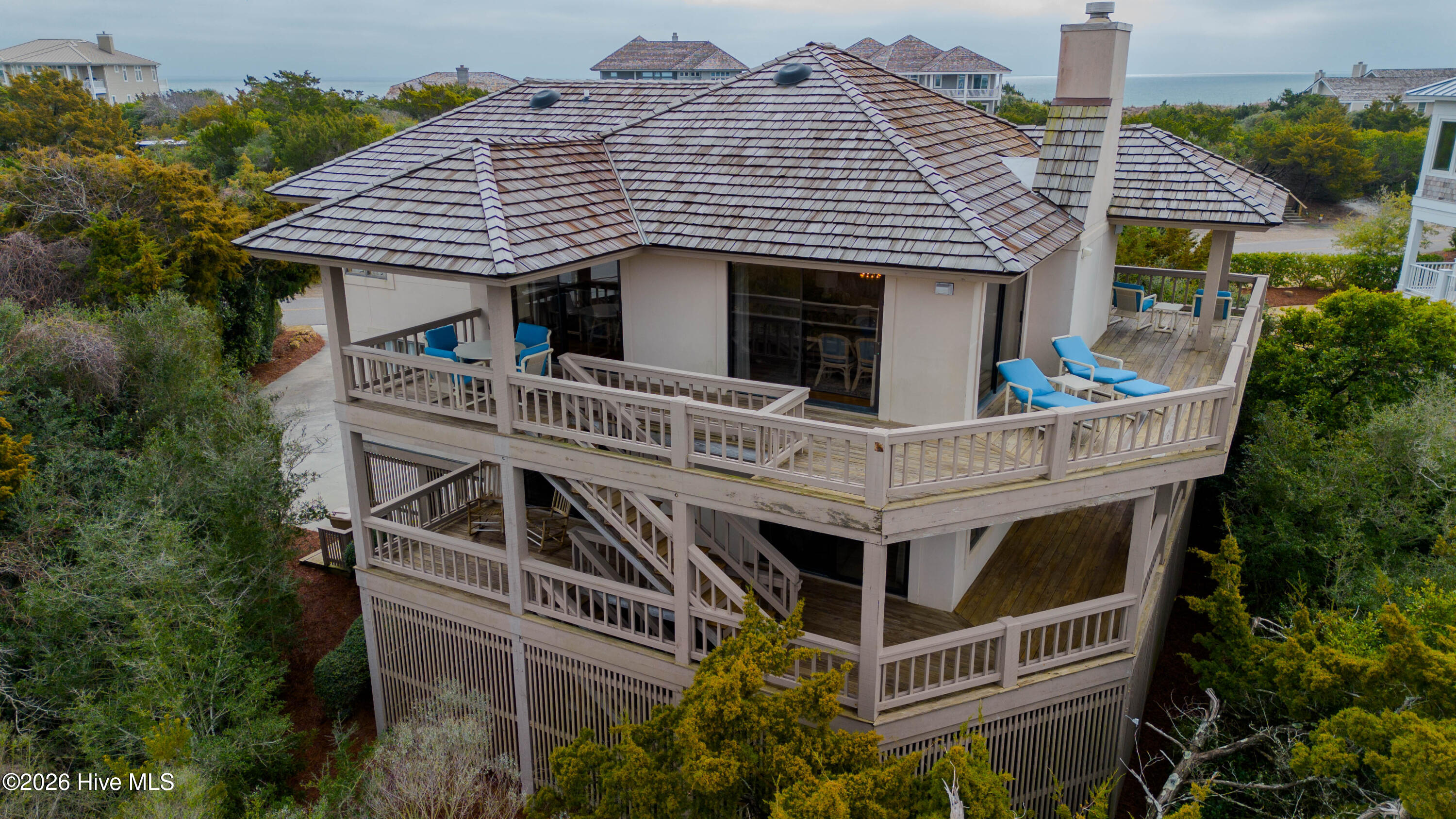 403 Beach Road N Property Photo 3