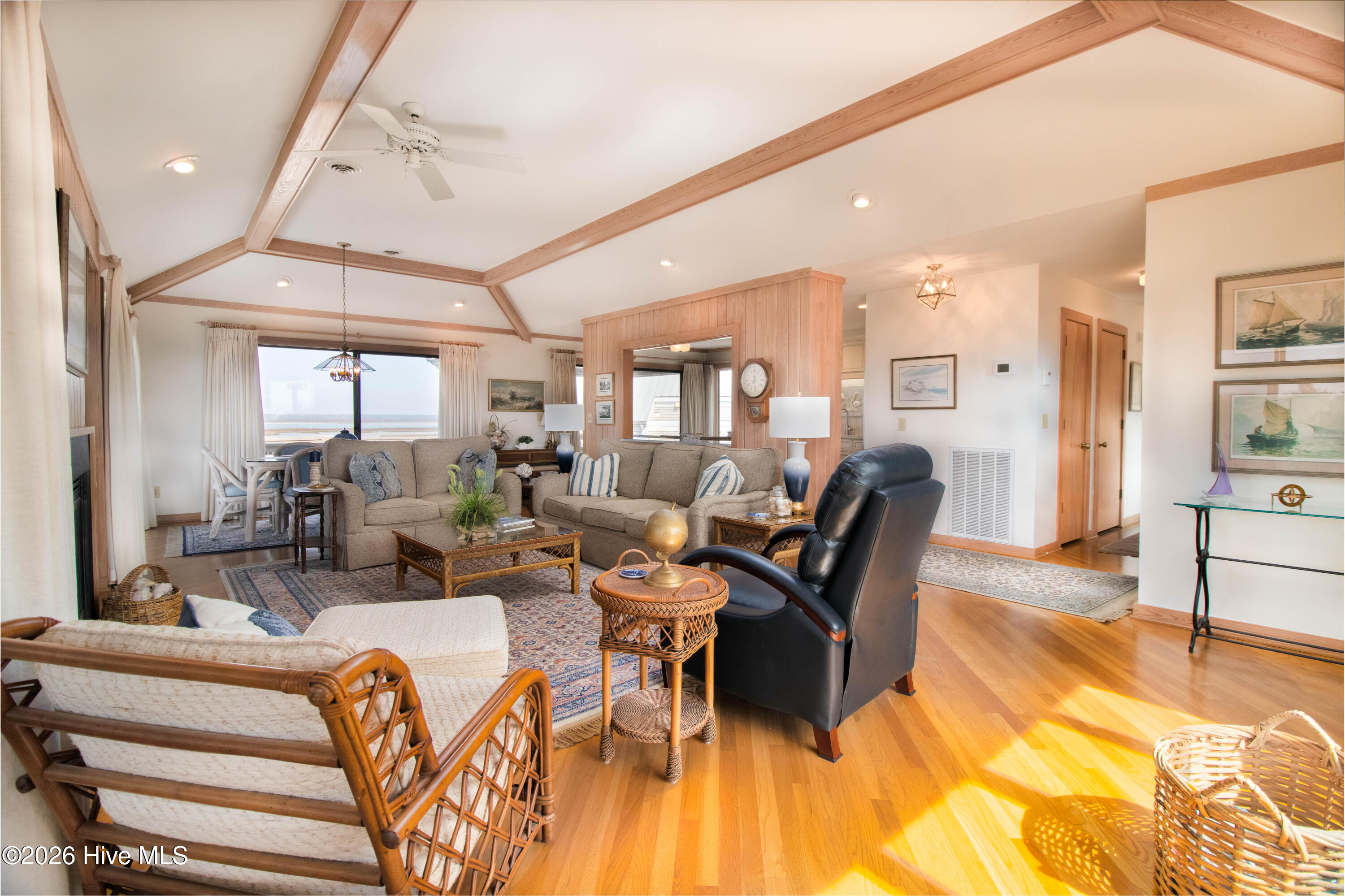 403 Beach Road N Property Photo 4