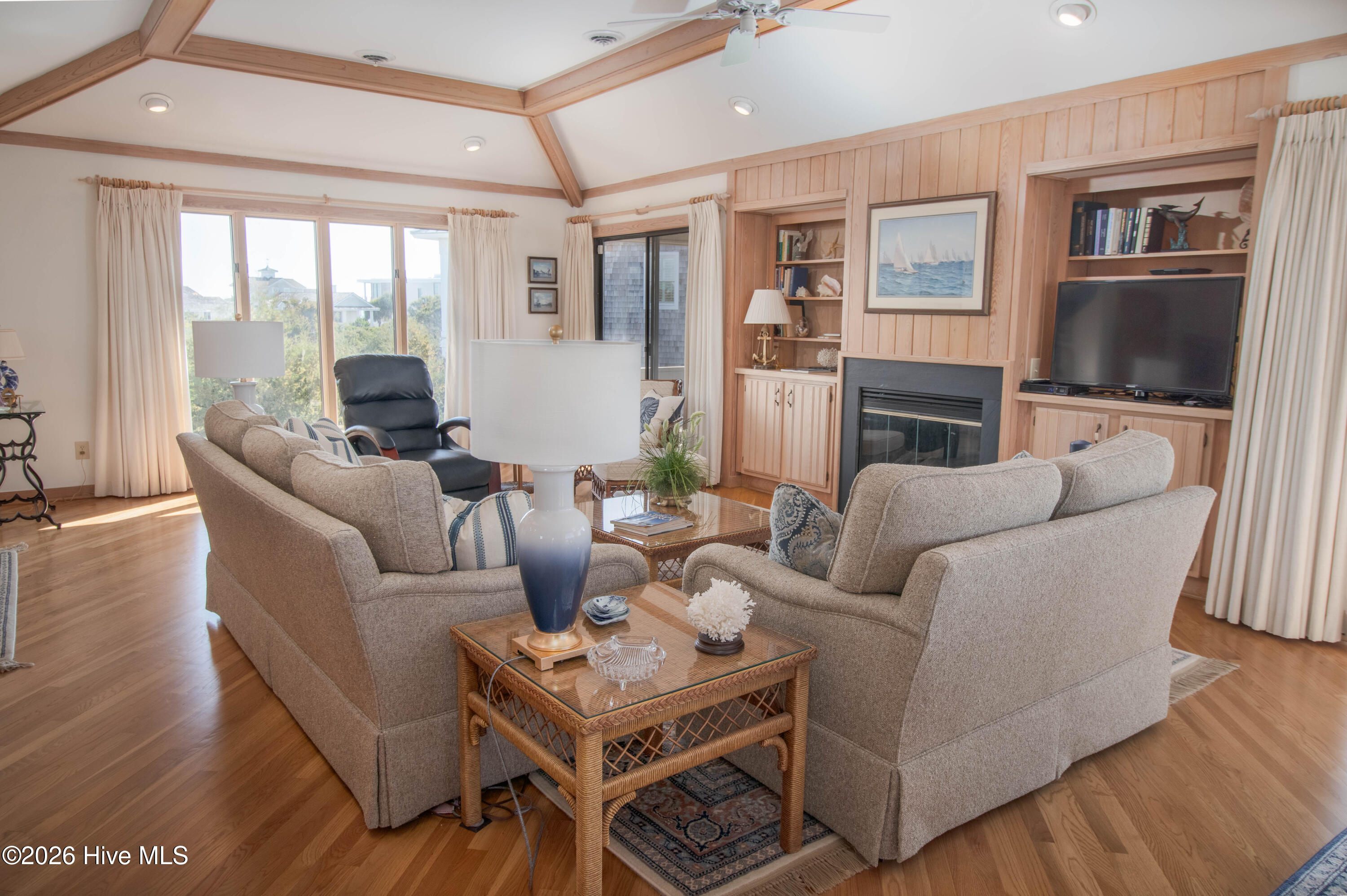 403 Beach Road N Property Photo 5