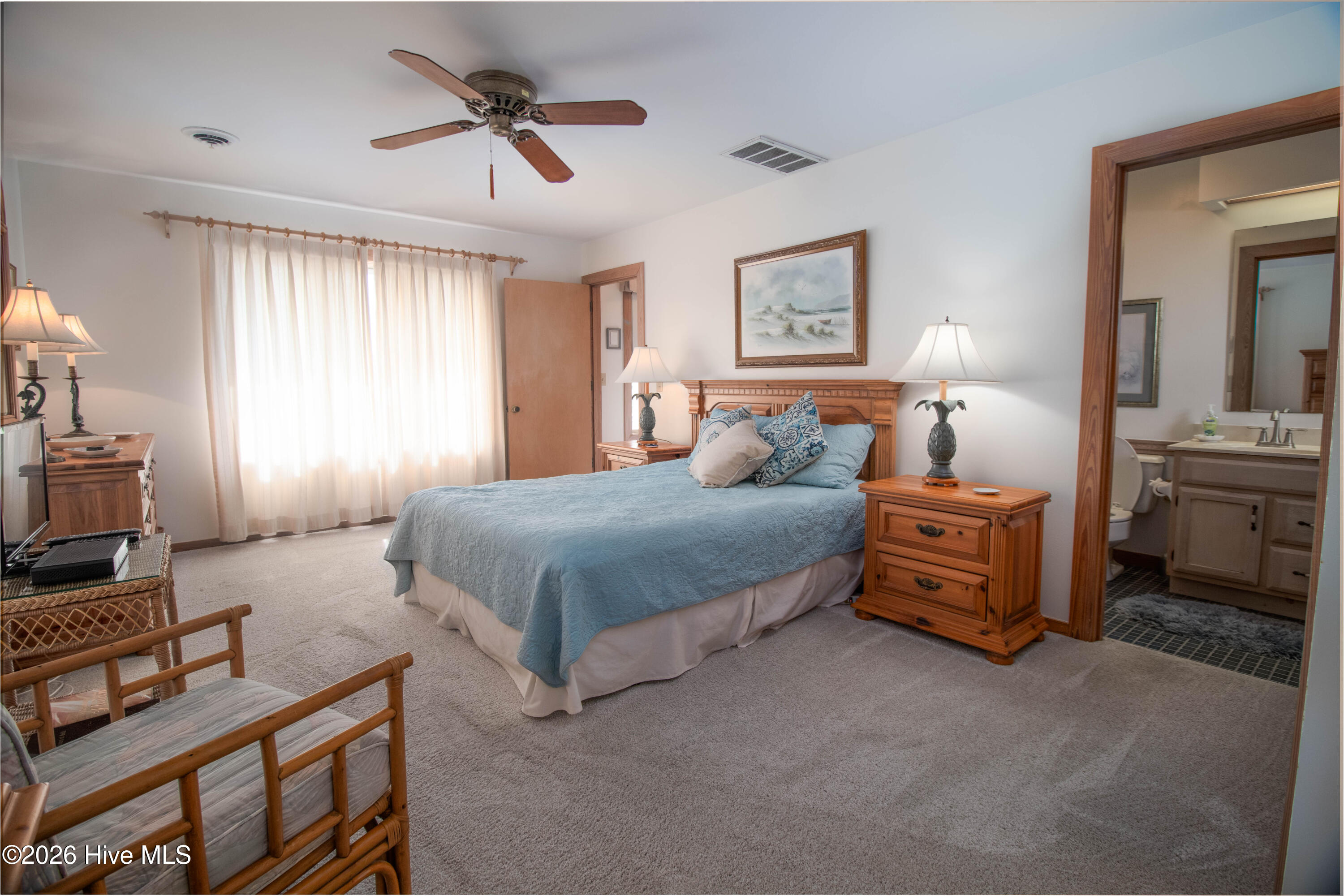 403 Beach Road N Property Photo 14