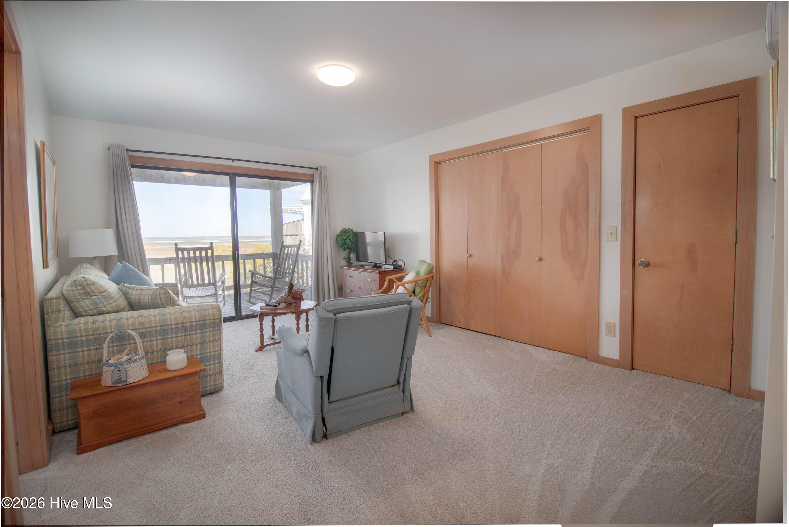 403 Beach Road N Property Photo 15
