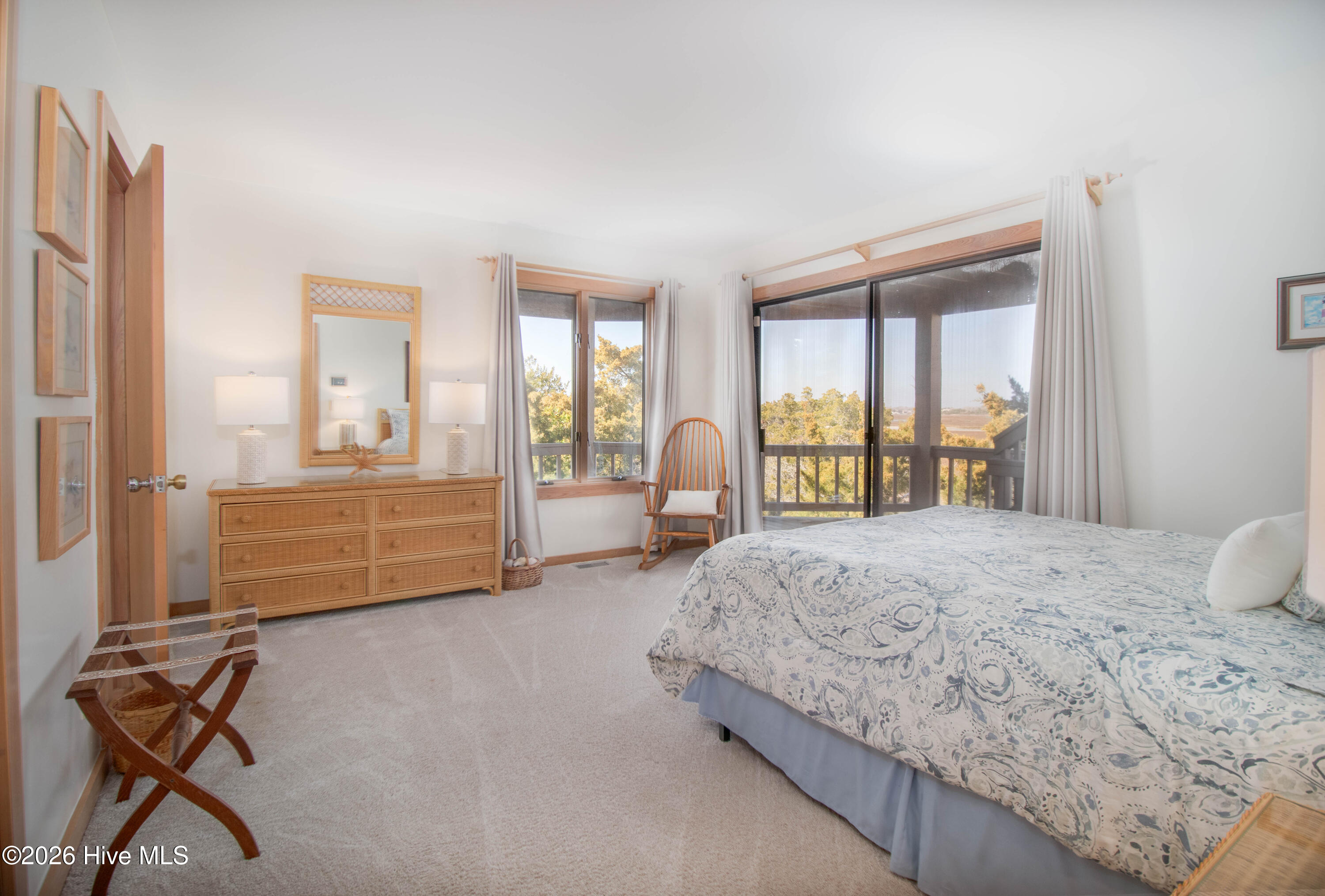 403 Beach Road N Property Photo 19