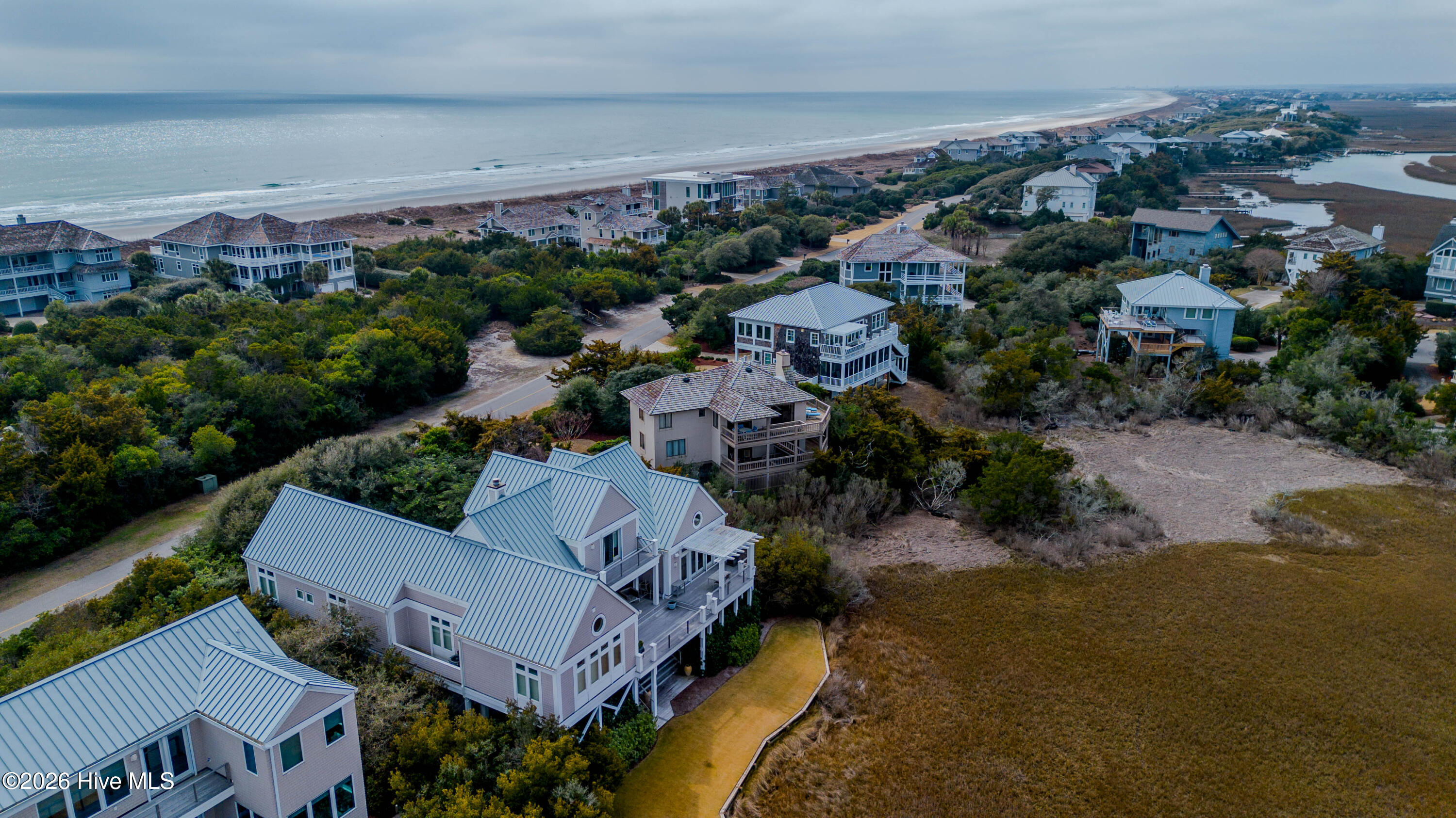 403 Beach Road N Property Photo 24