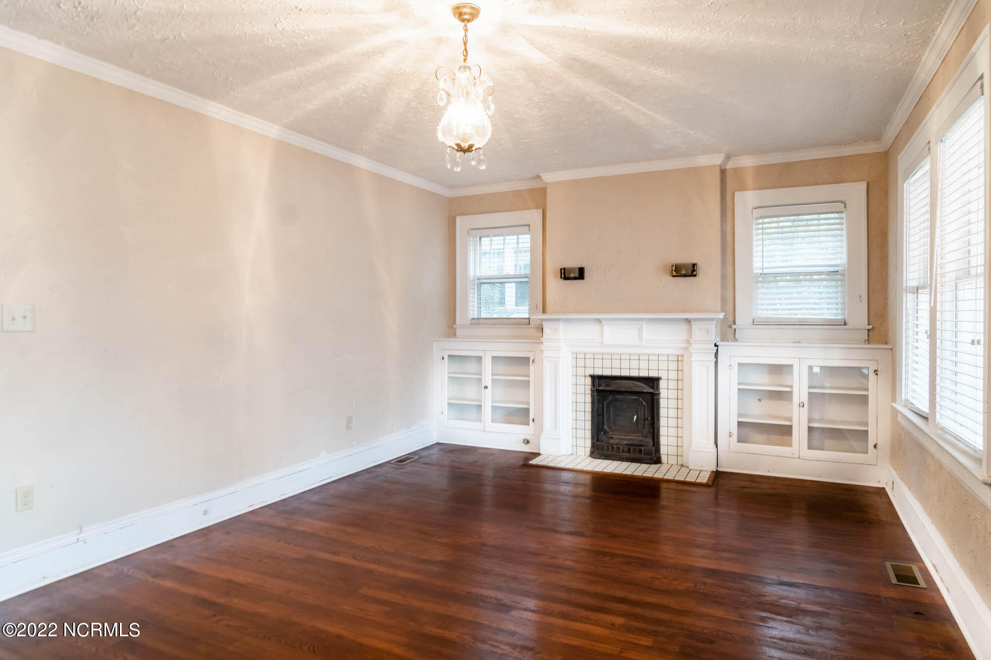 606 Hill Street Property Photo 3