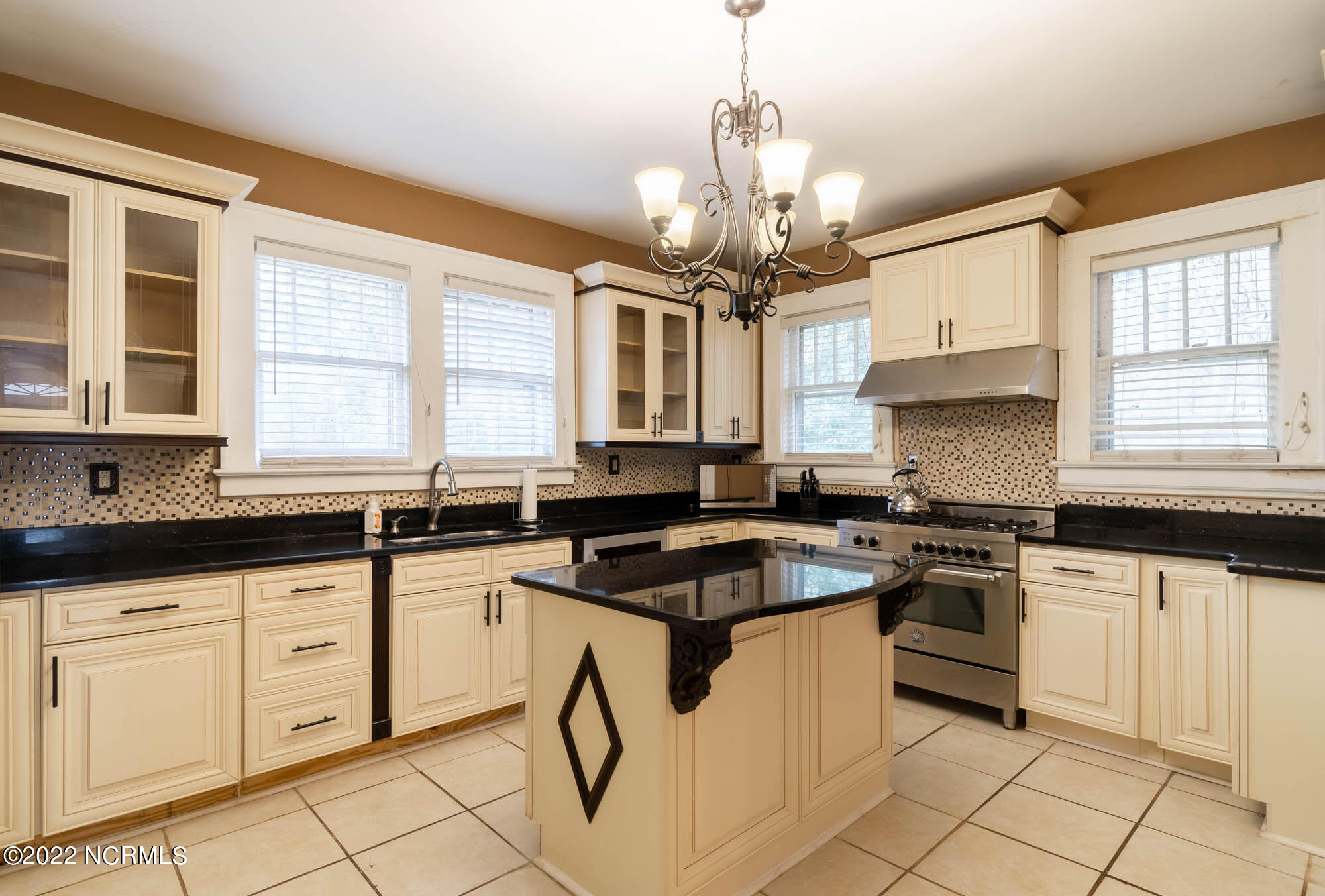 606 Hill Street Property Photo 17