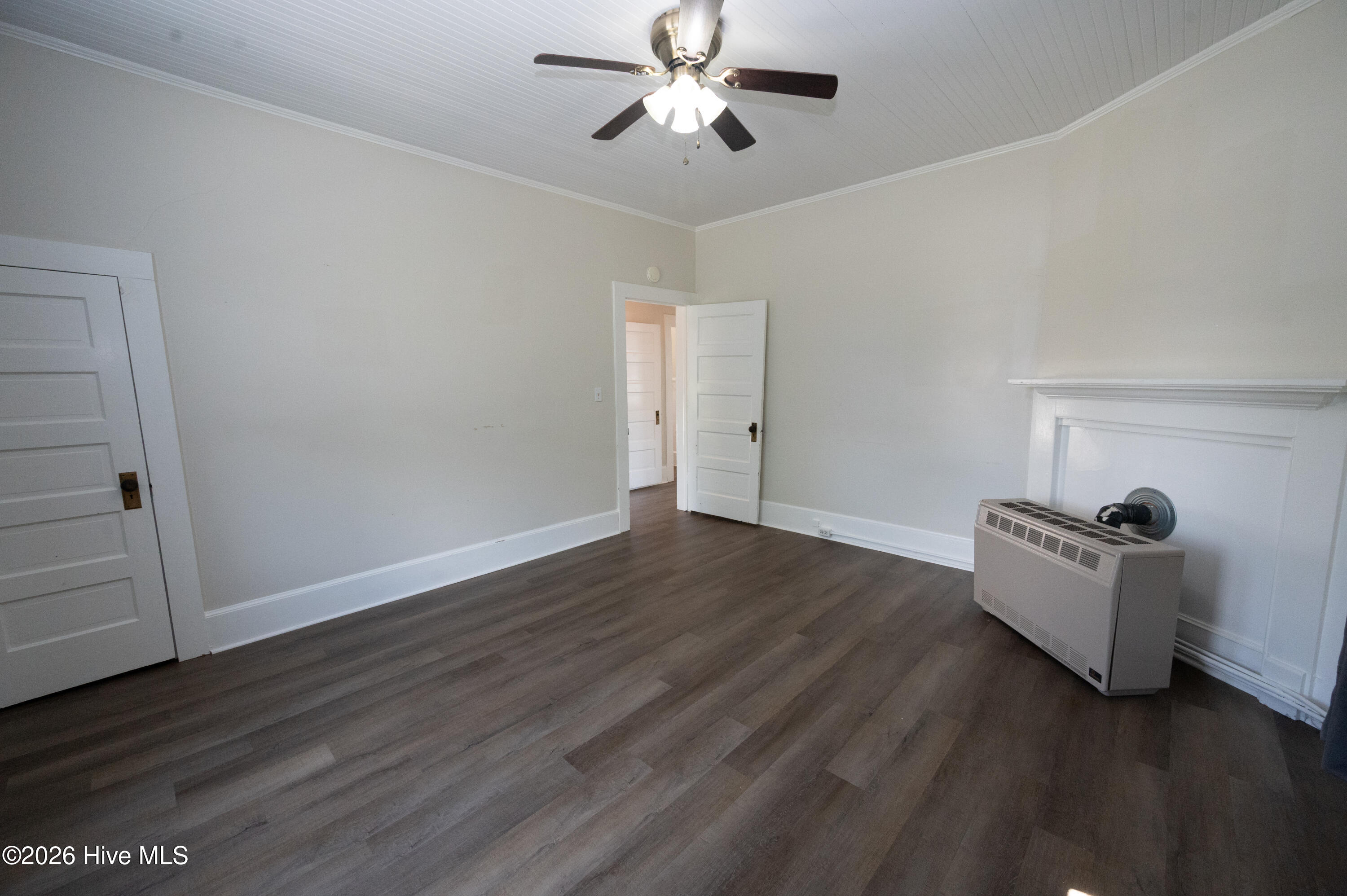 1821 Spencer Avenue B Property Photo 8