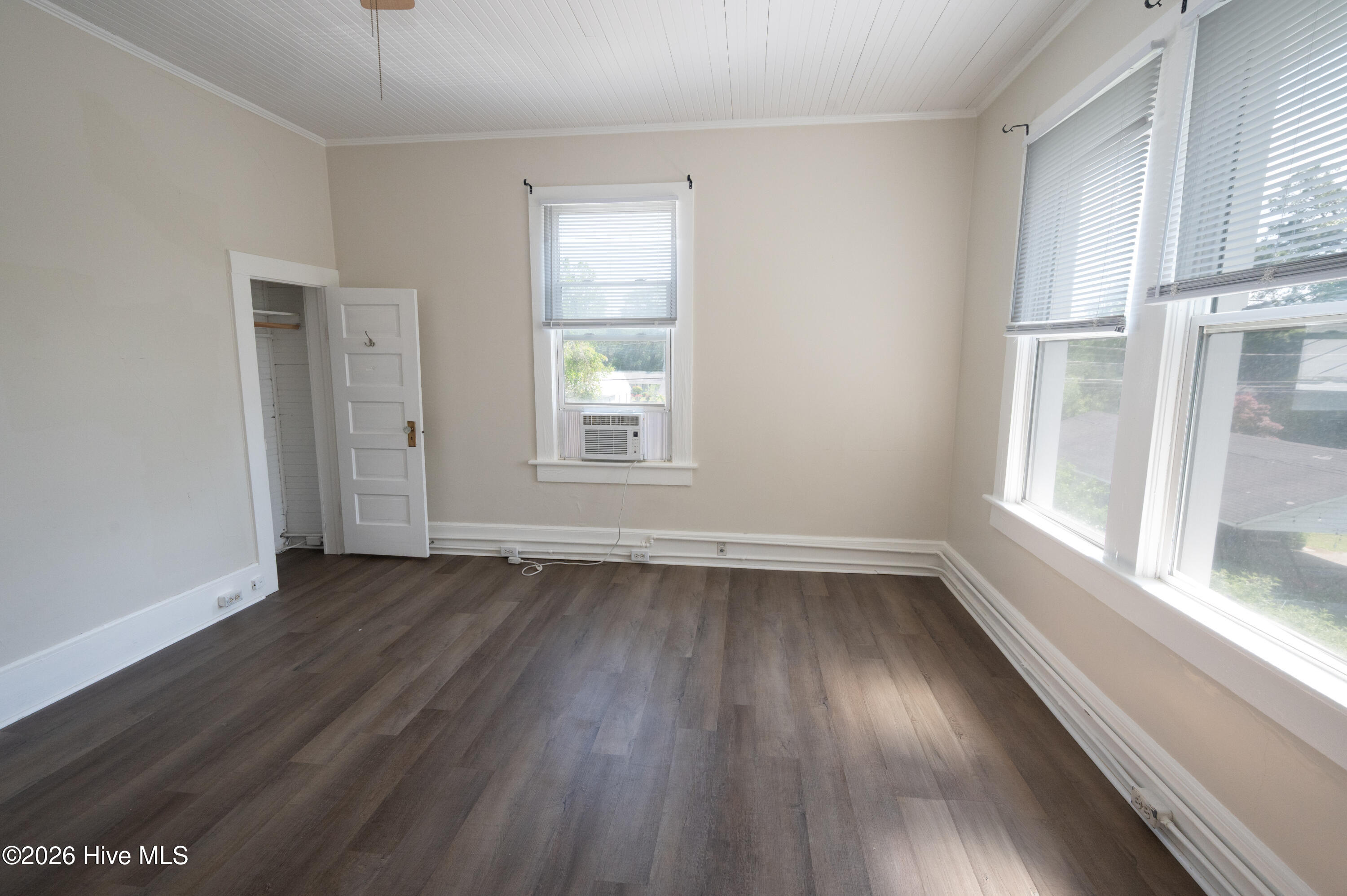 1821 Spencer Avenue B Property Photo 10