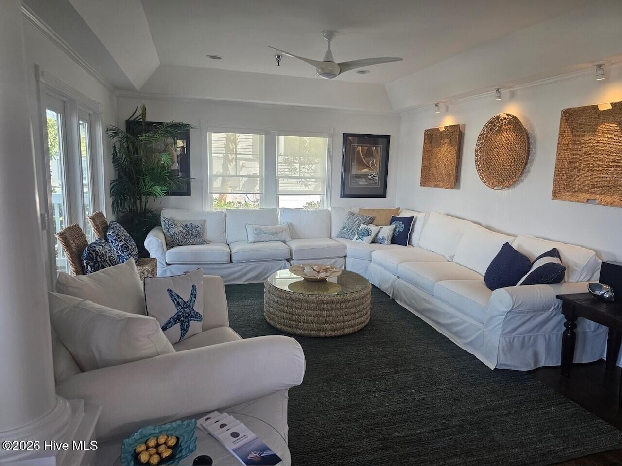 2 Keelson Row Property Photo 12