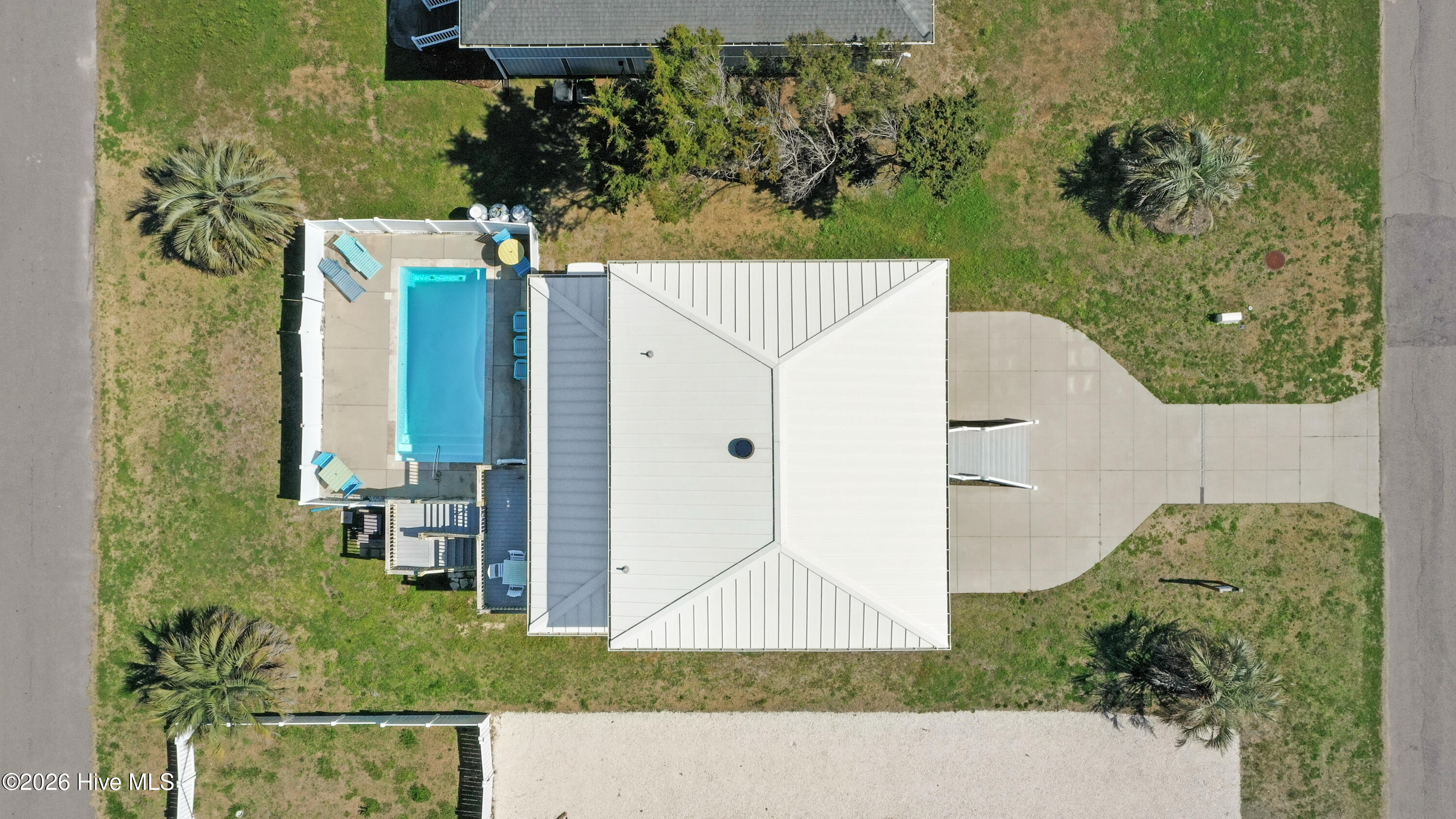 1018 W Dolphin Drive Property Photo 3