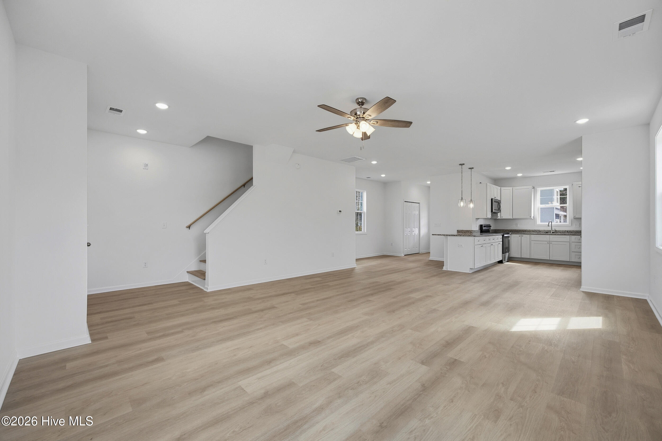 711 W Hayes Street Property Photo 8