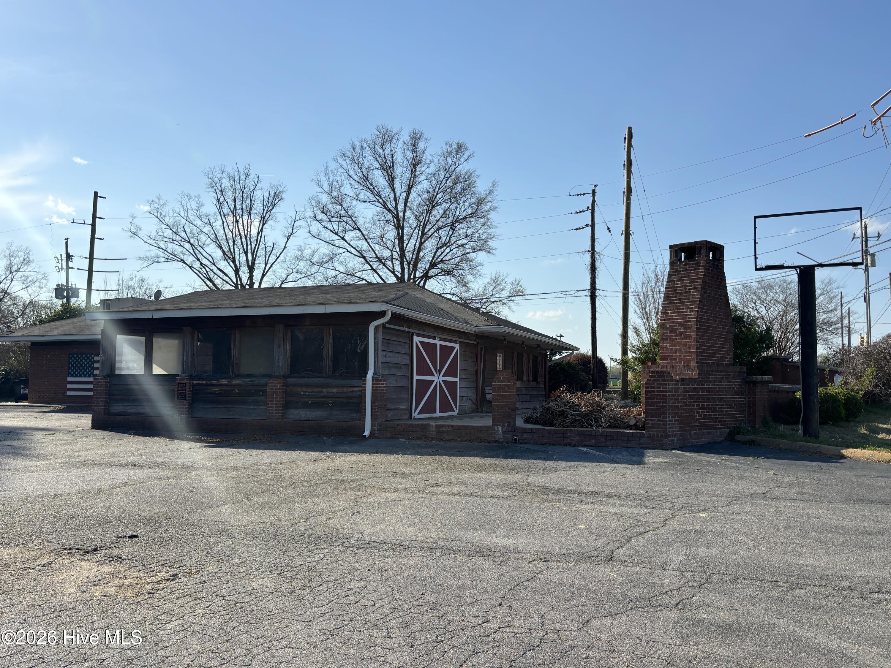 1475 W Market Street Property Photo 2