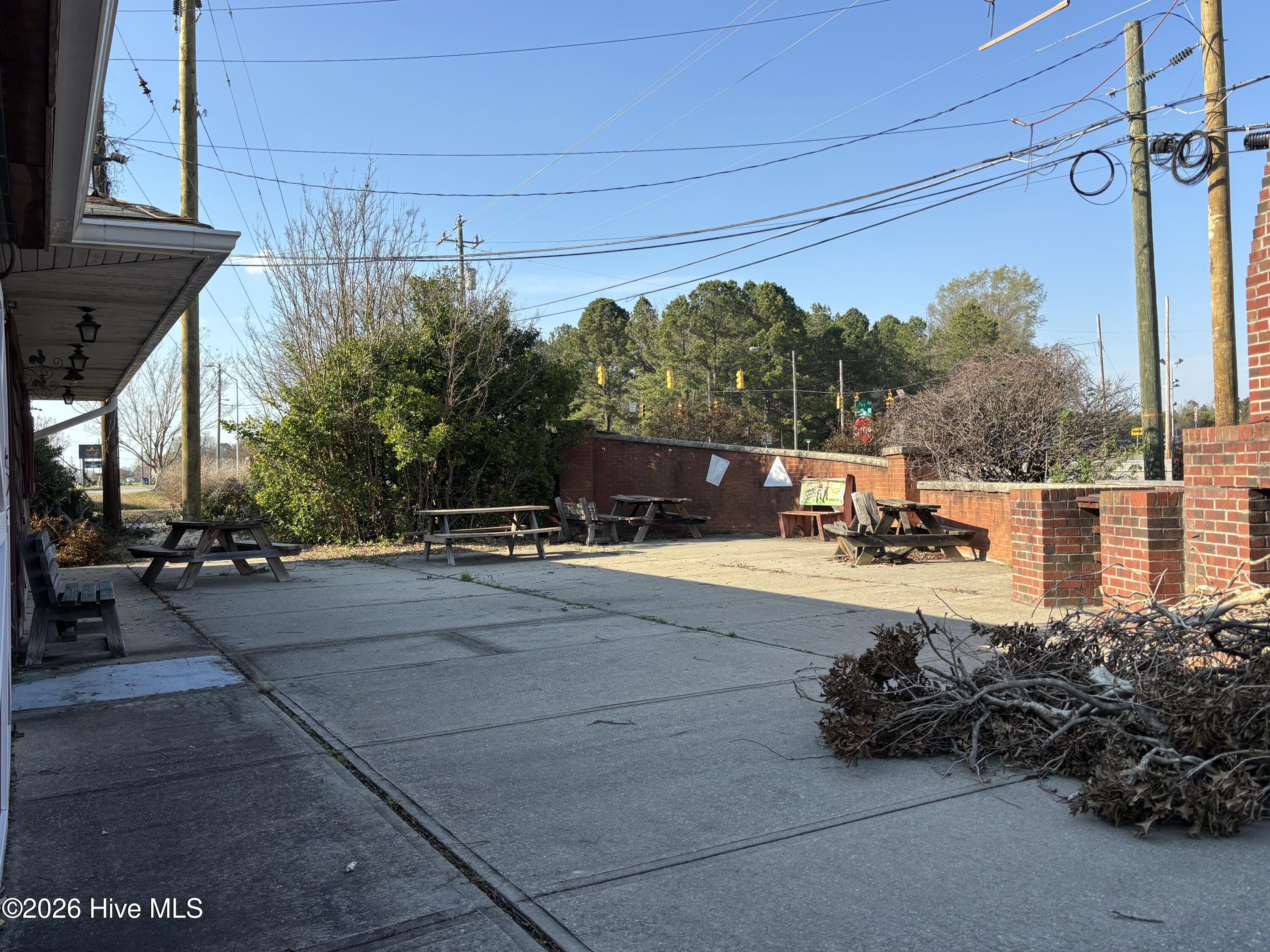 1475 W Market Street Property Photo 3