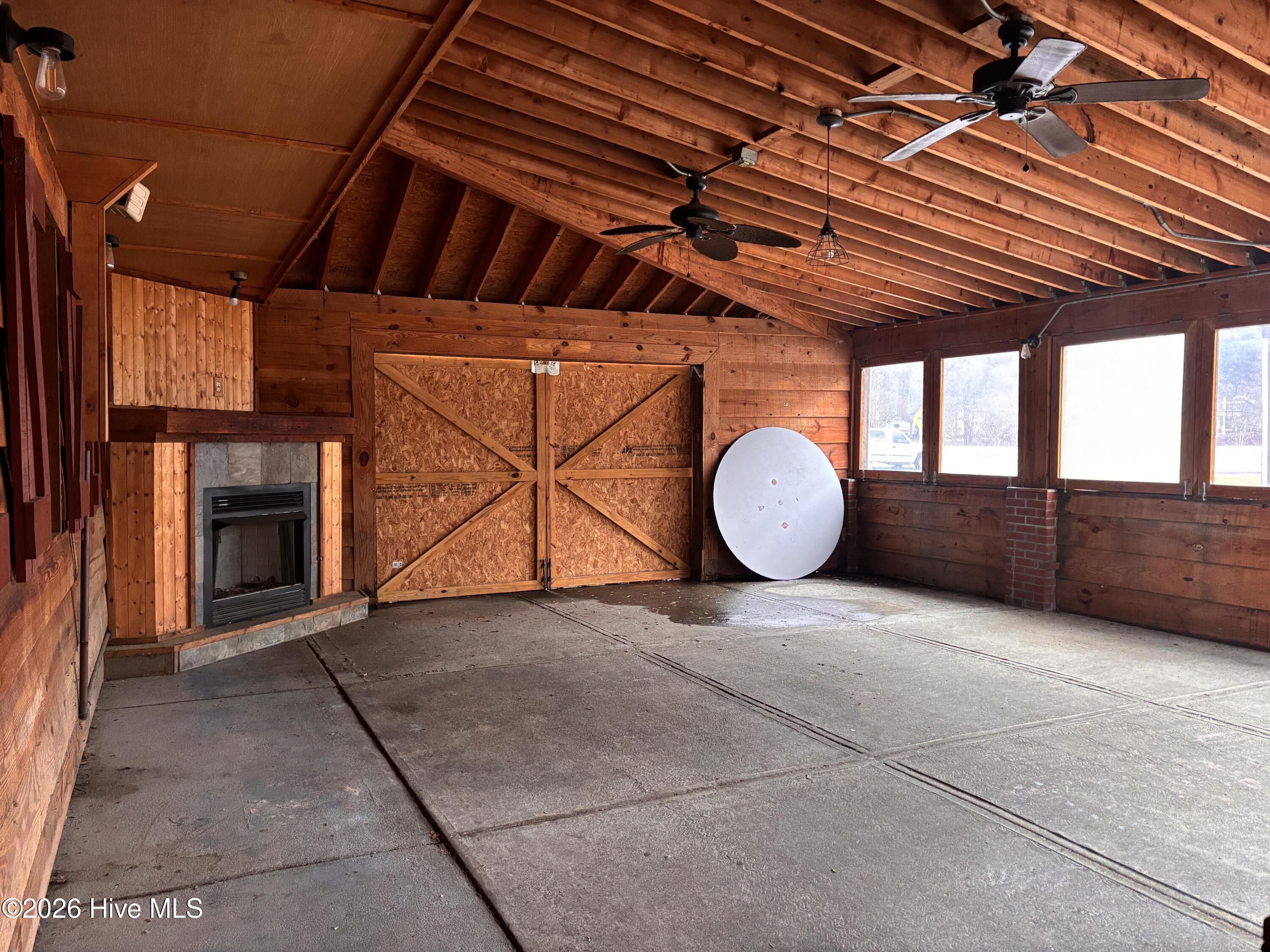 1475 W Market Street Property Photo 4