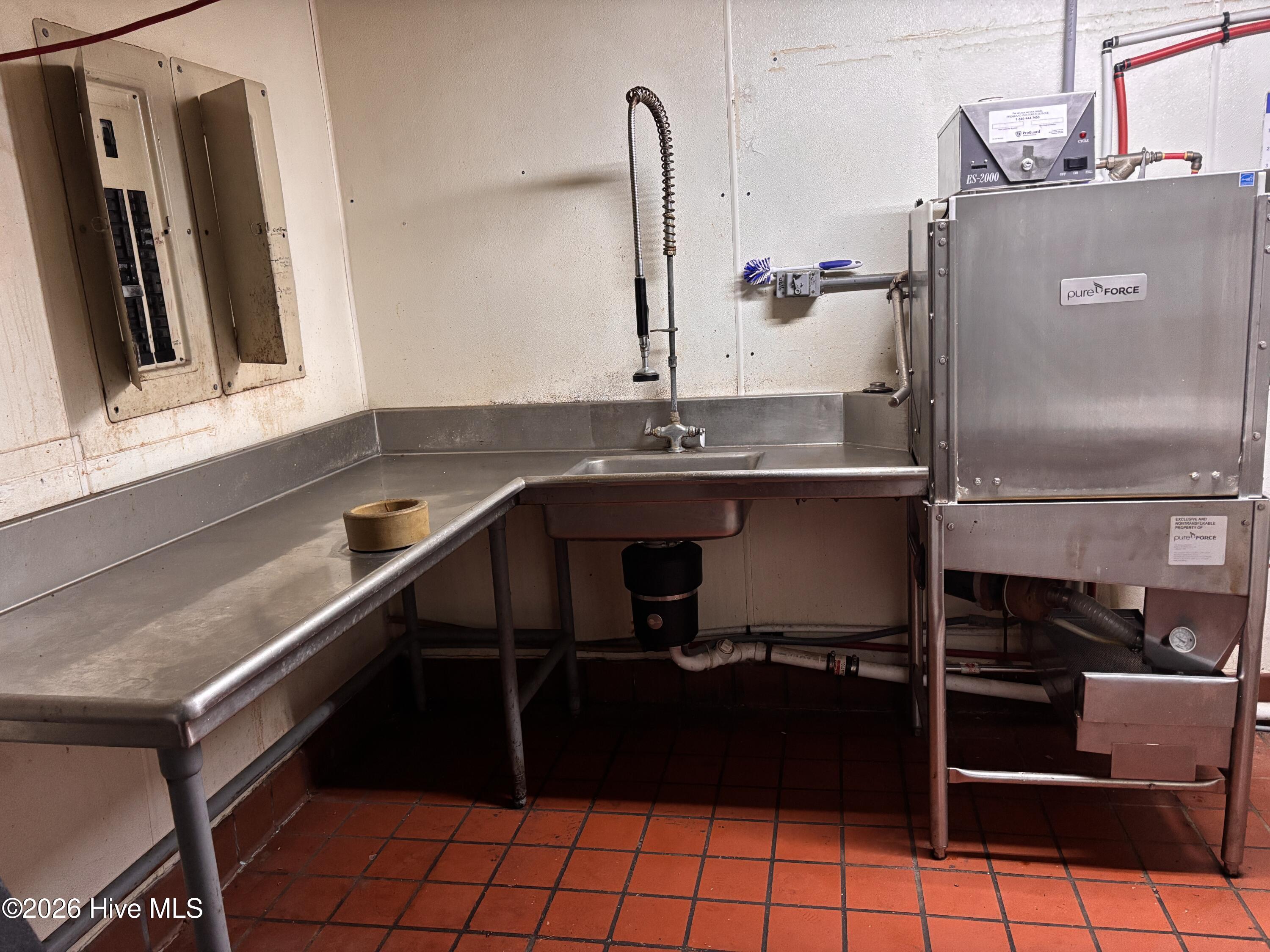 1475 W Market Street Property Photo 7